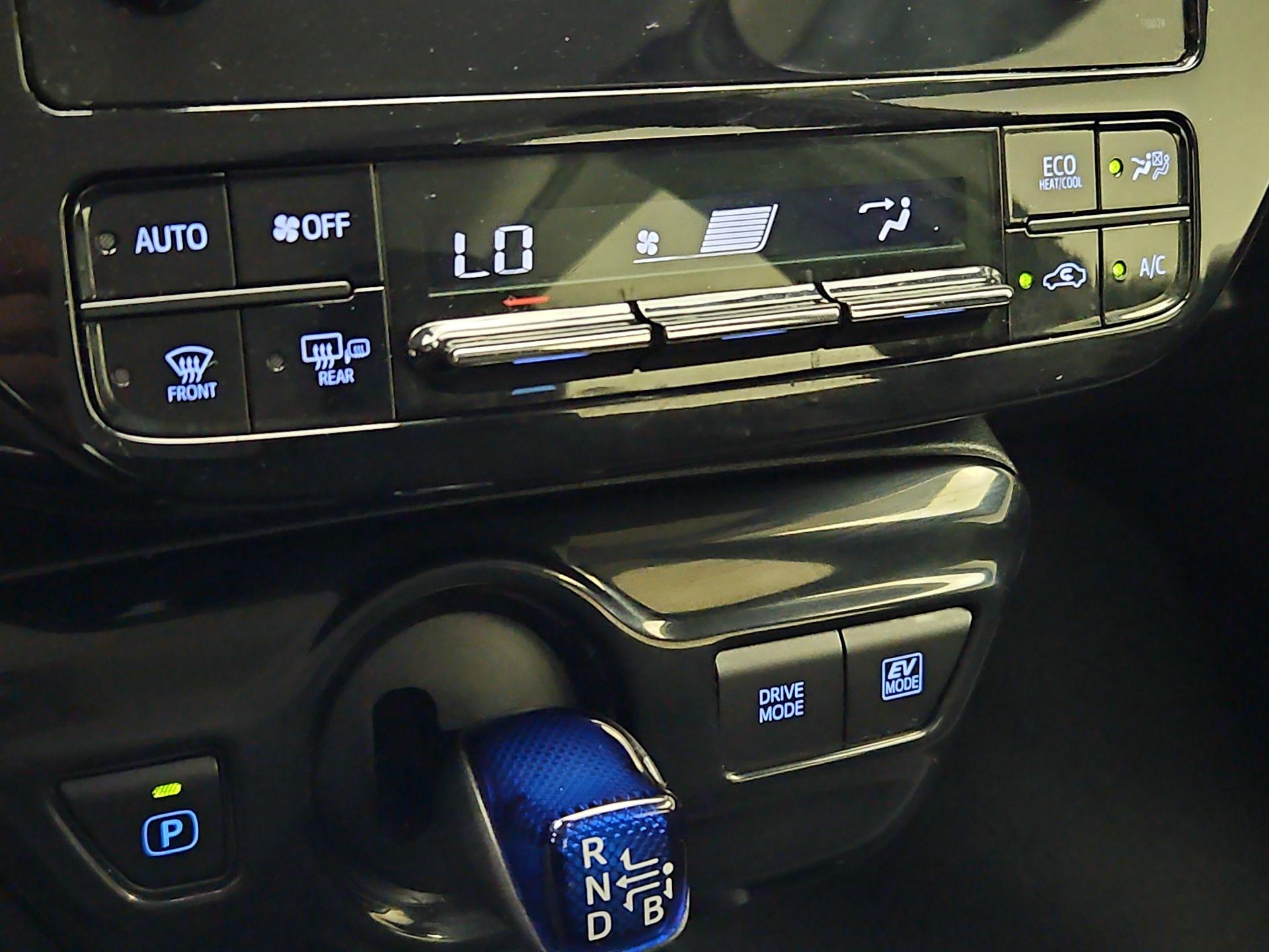 Thumbnail: 2017 Toyota Prius - 16