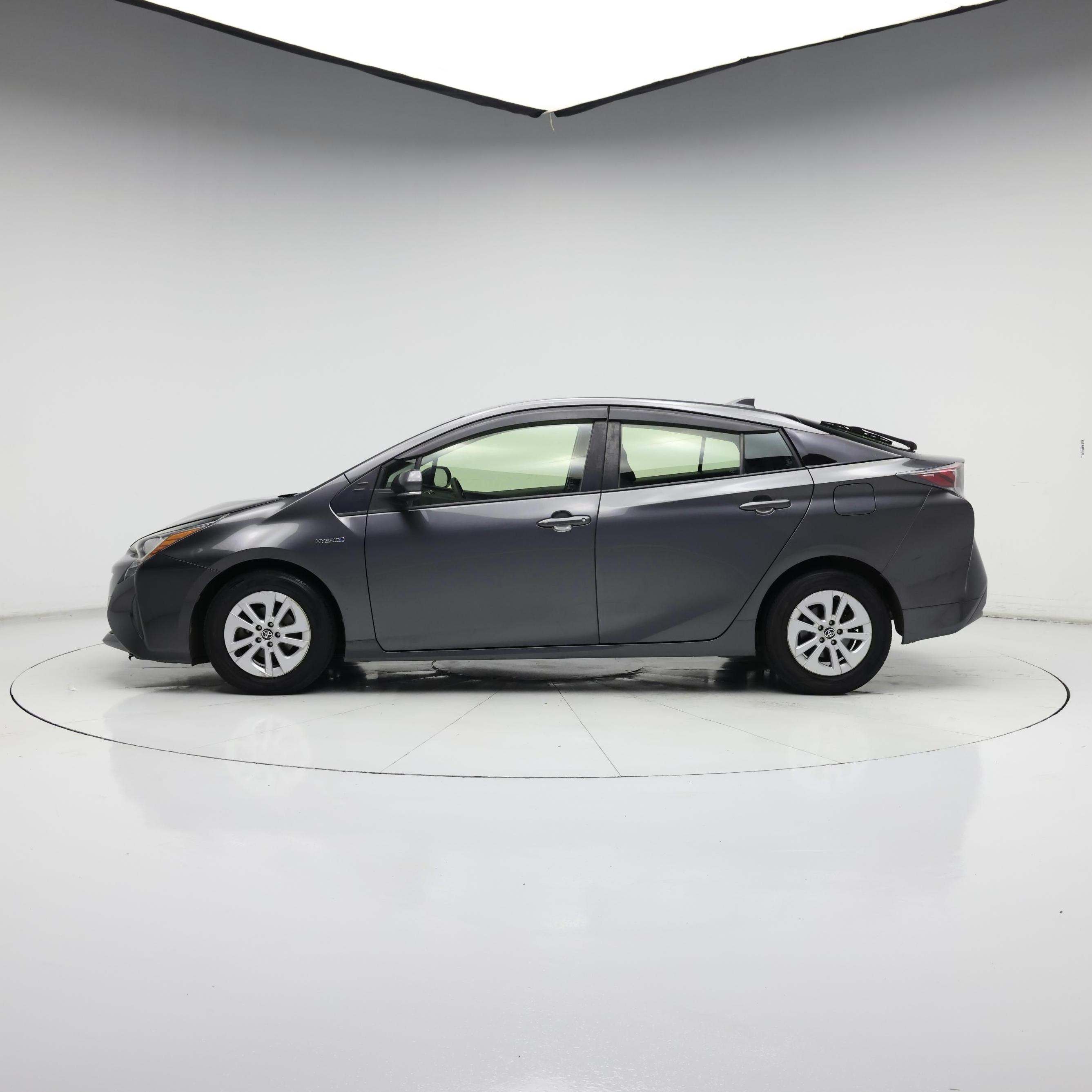 Thumbnail: 2017 Toyota Prius - 3