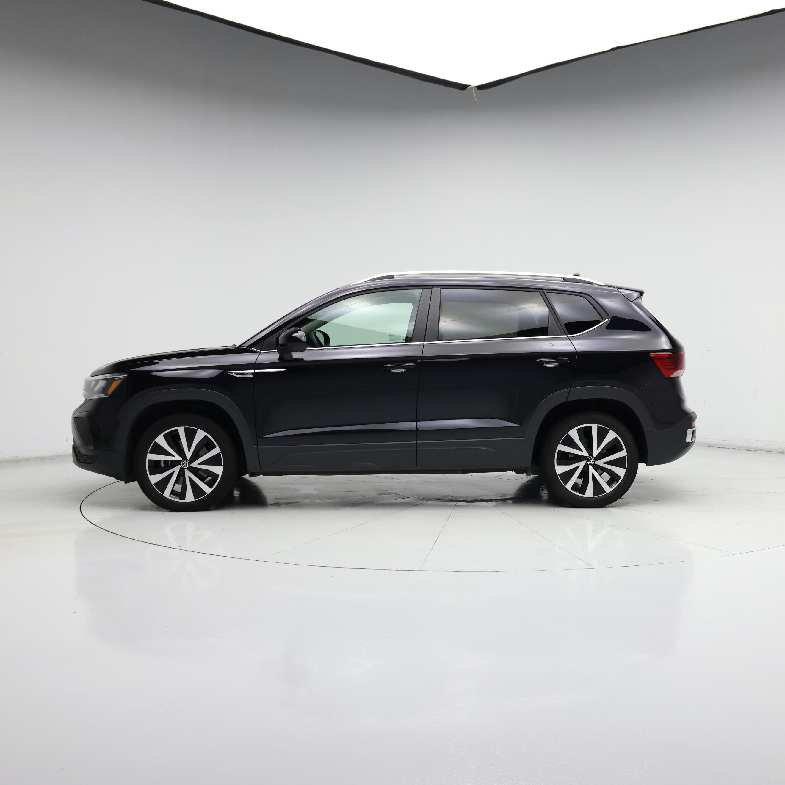 Thumbnail: 2023 Volkswagen Taos - 3