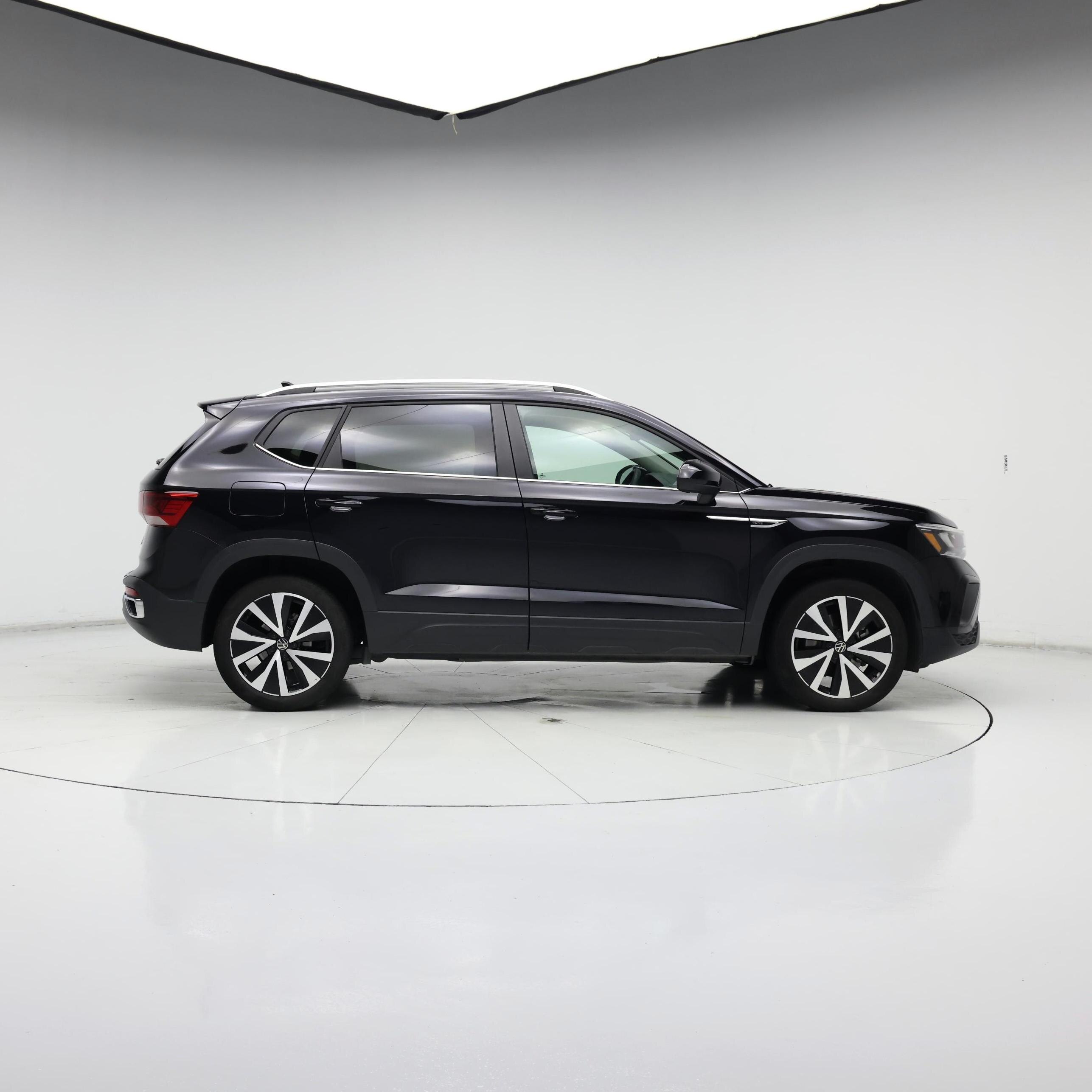 Thumbnail: 2023 Volkswagen Taos - 7