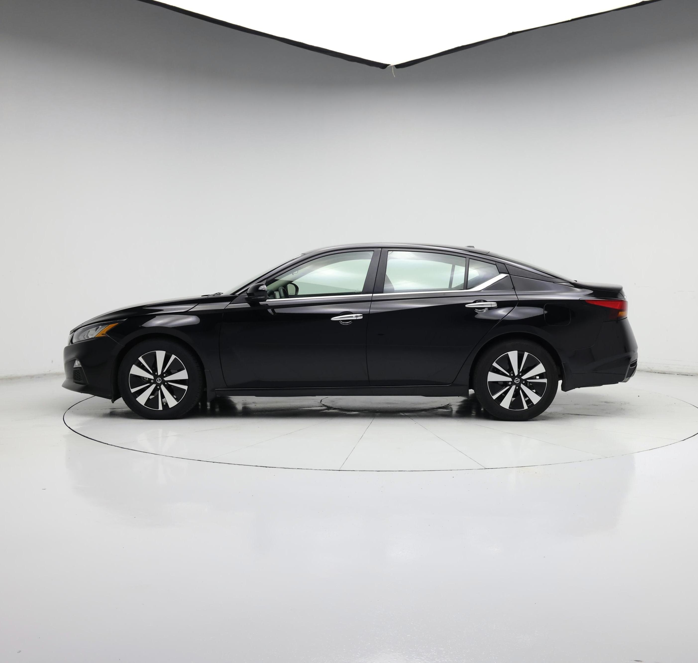 Thumbnail: 2022 Nissan Altima - 3