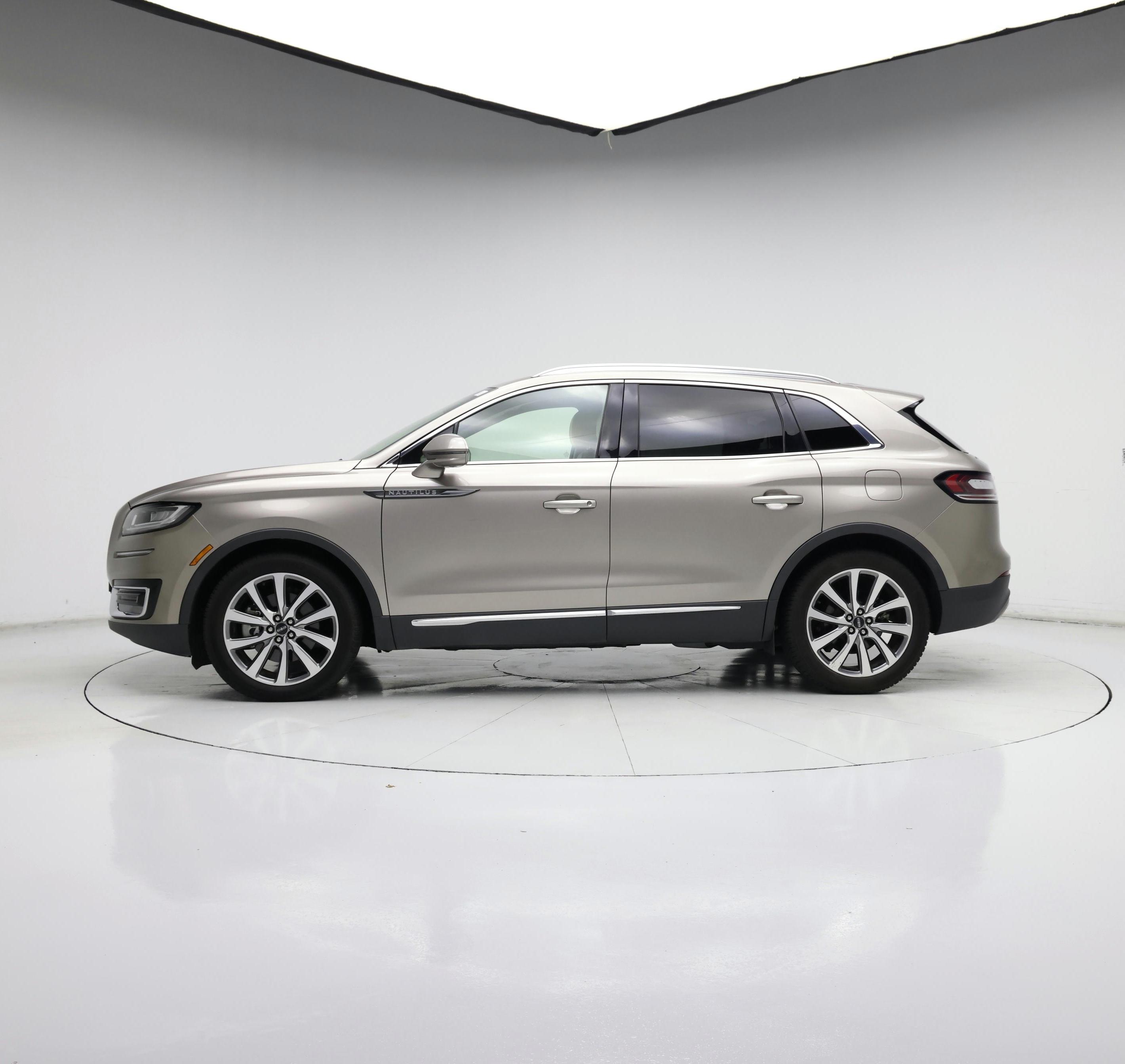 Thumbnail: 2019 Lincoln Nautilus - 3