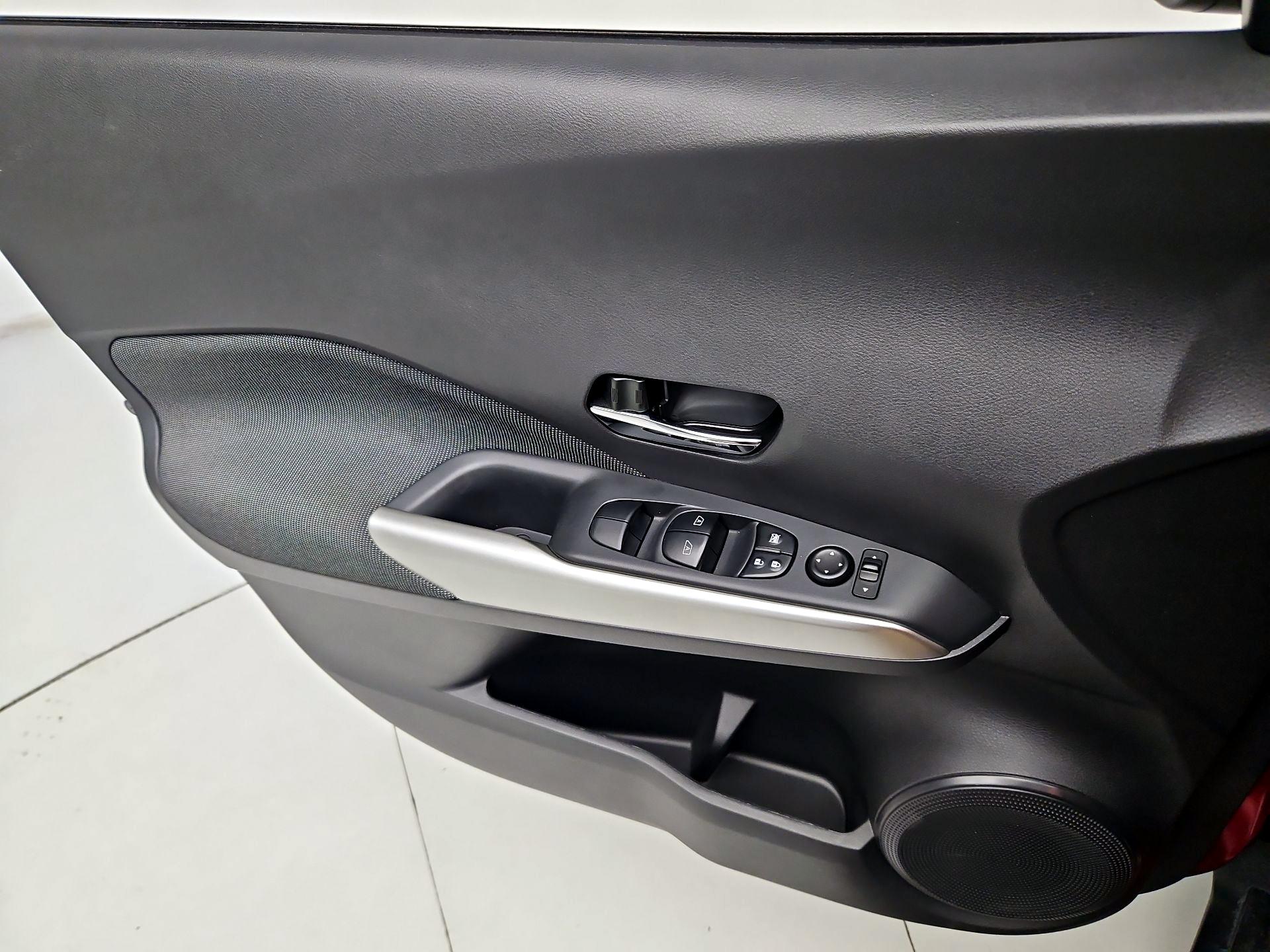 Thumbnail: 2019 Nissan Kicks - 12