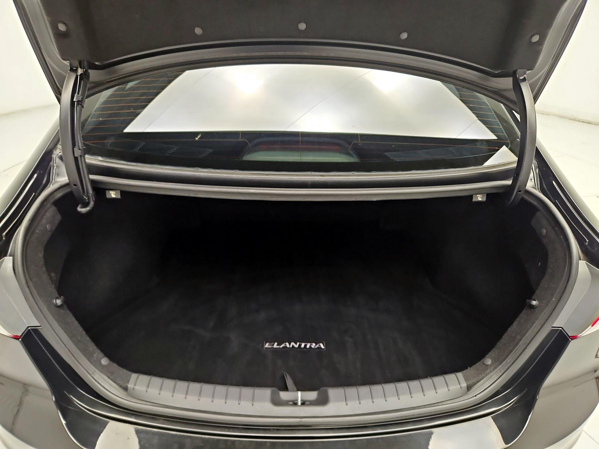 Thumbnail: 2018 Hyundai Elantra - 18
