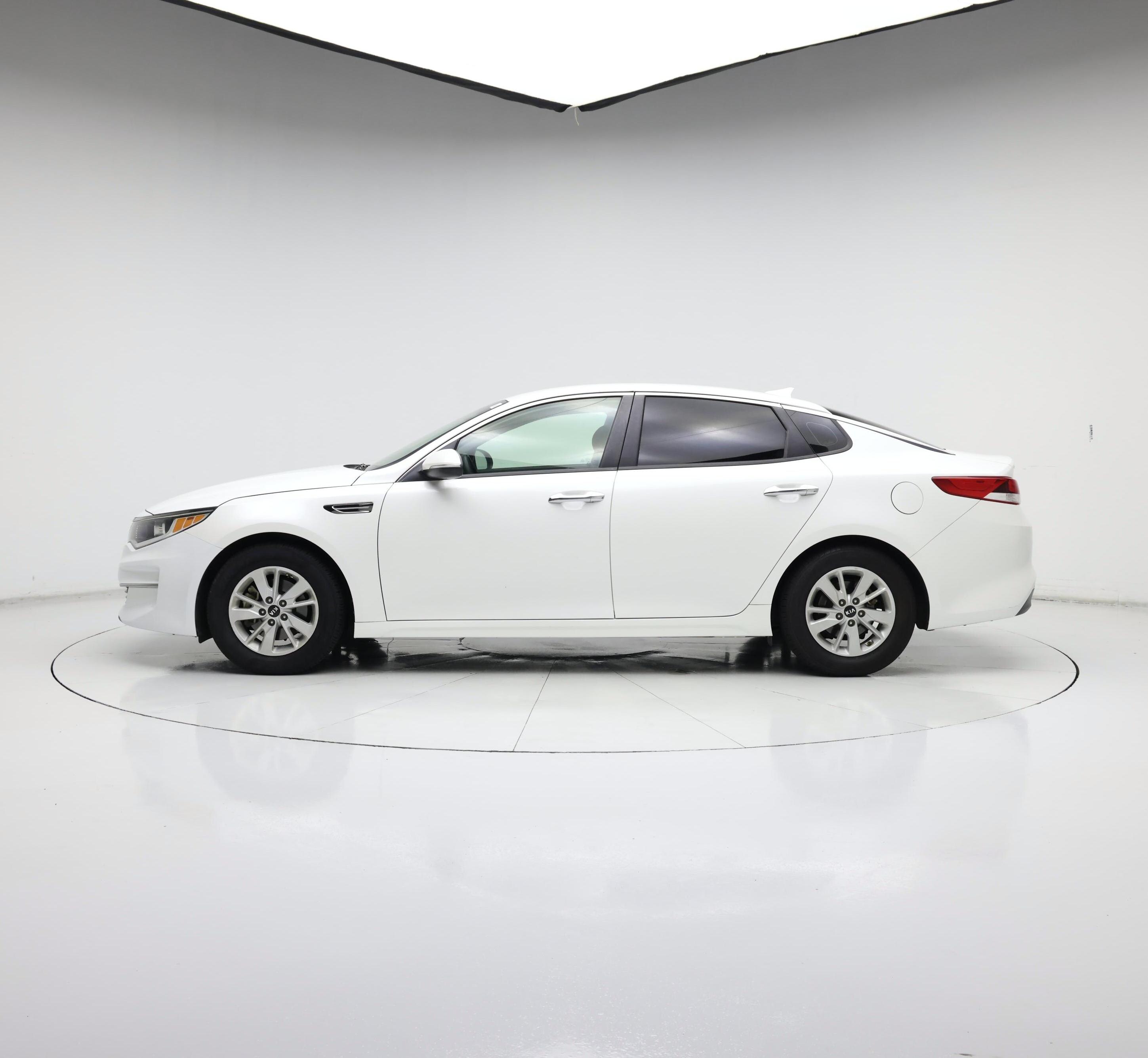 Thumbnail: 2016 Kia Optima - 3