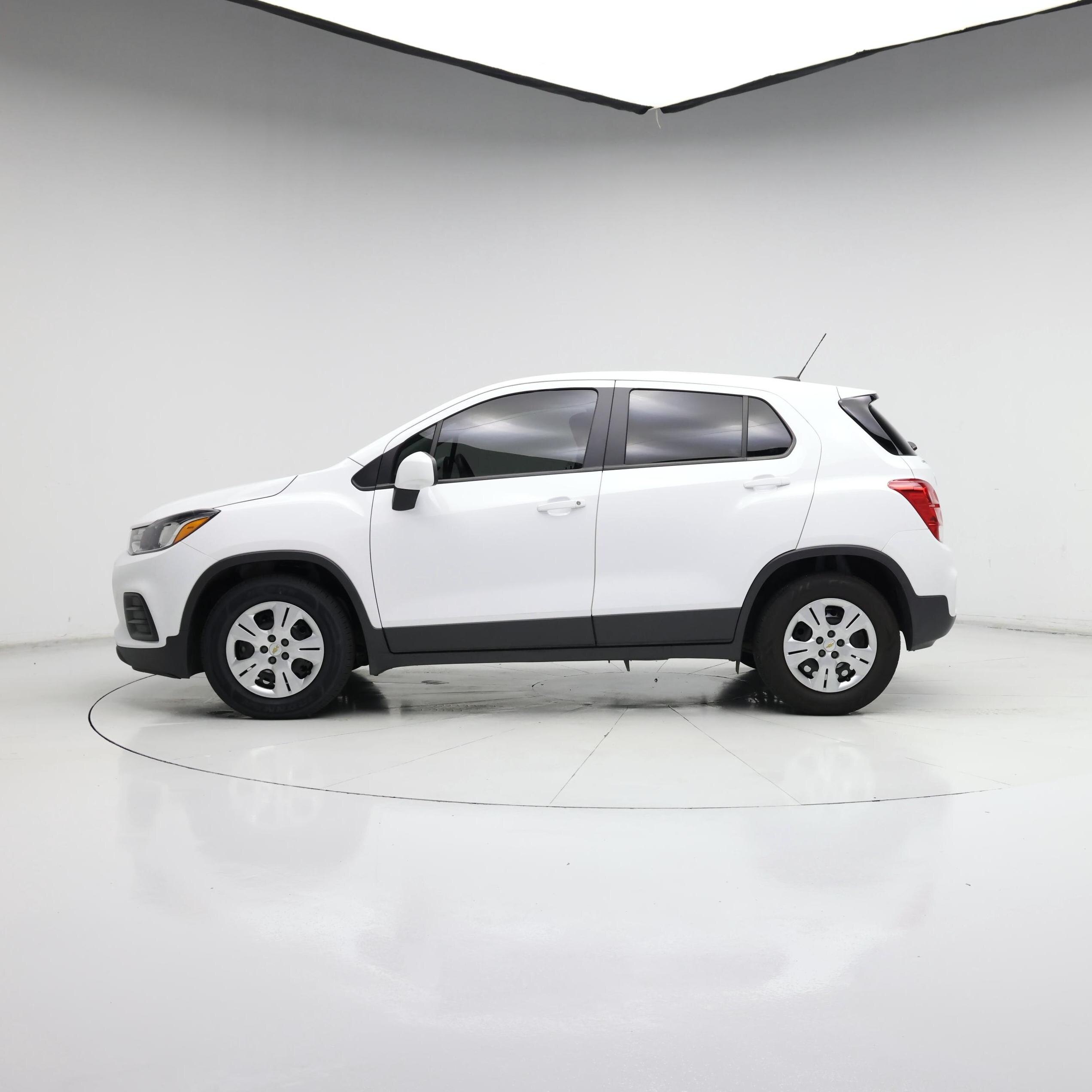 Thumbnail: 2018 Chevrolet Trax - 3