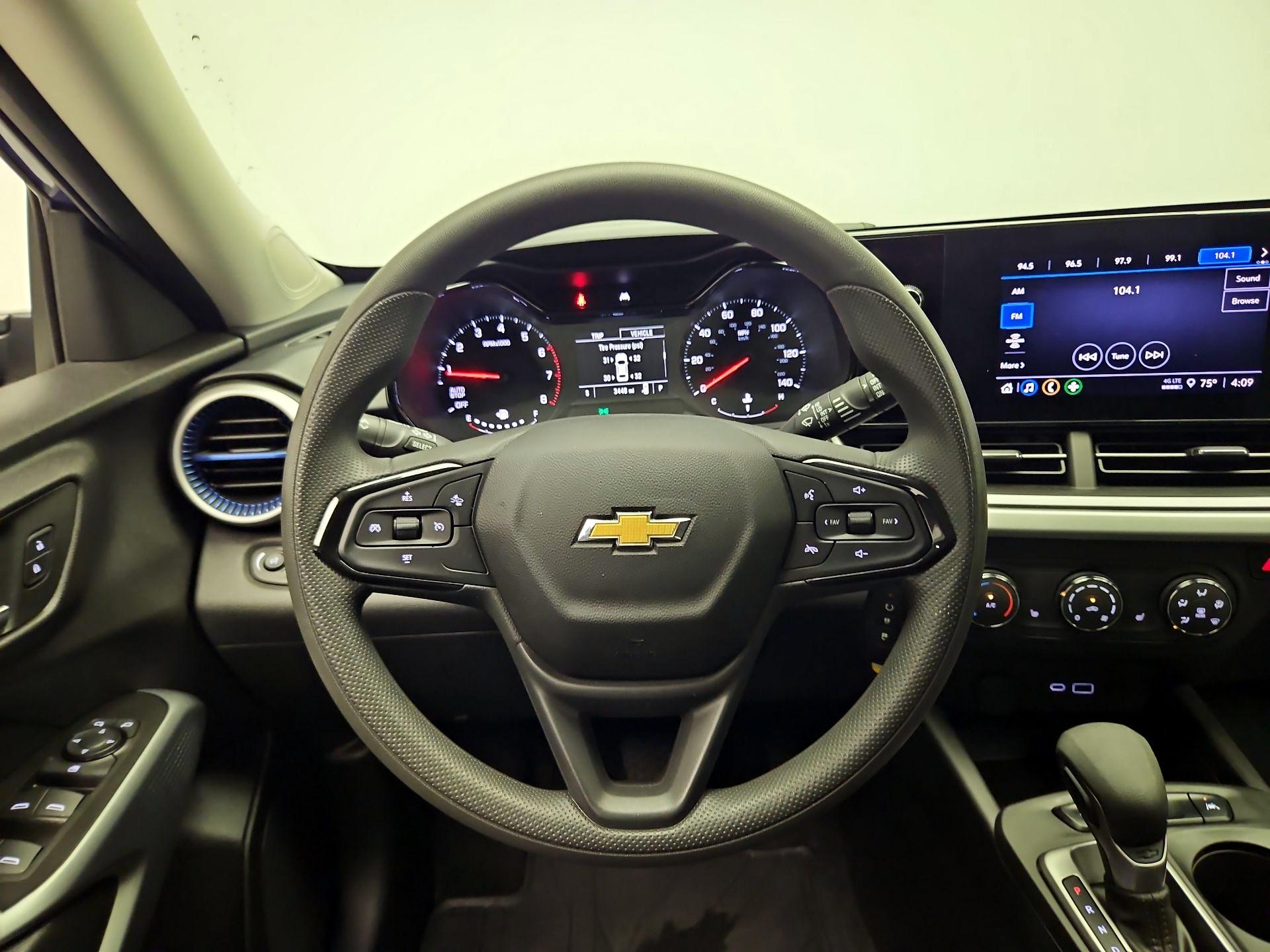Thumbnail: 2024 Chevrolet Trax - 10