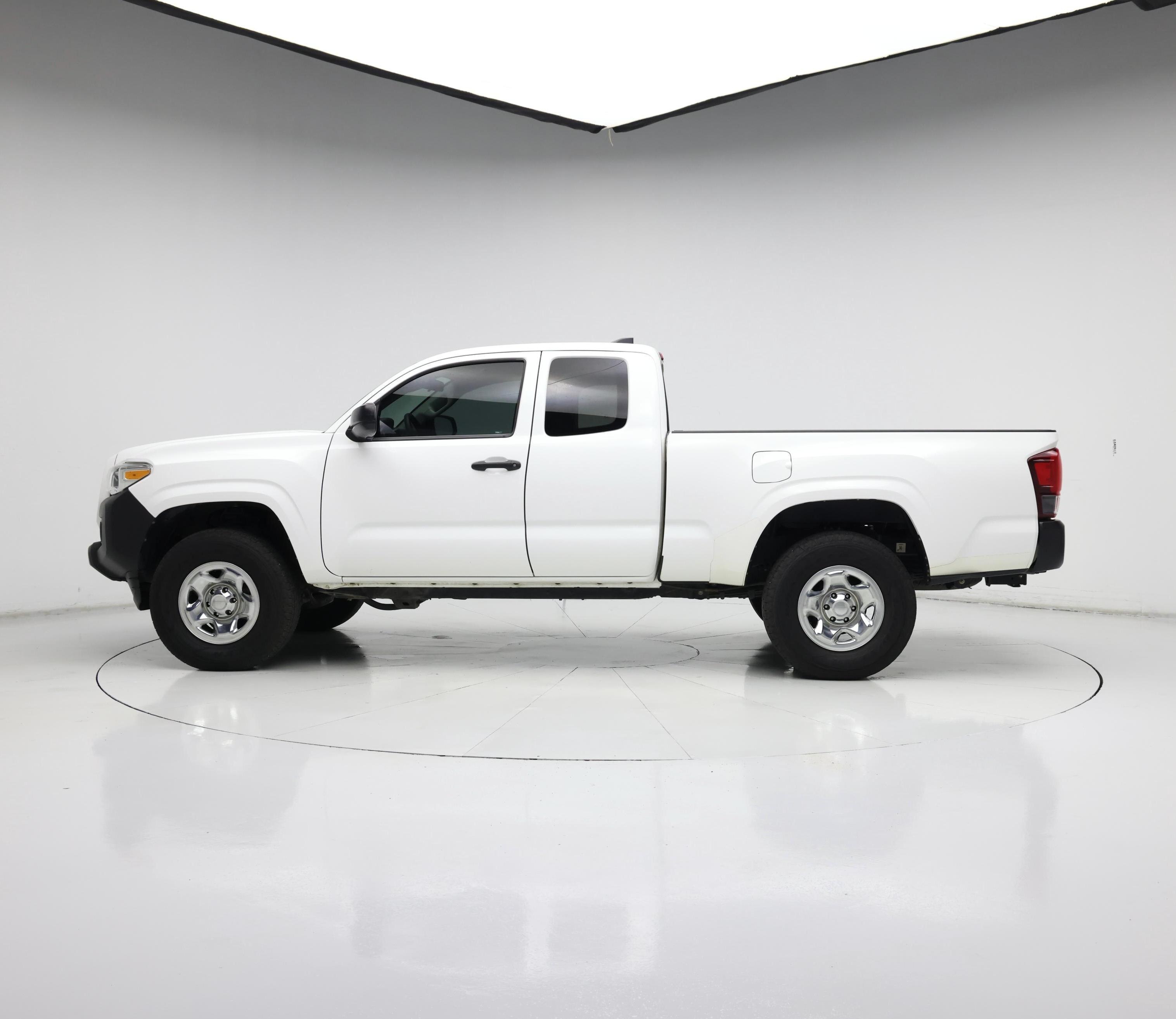 Thumbnail: 2019 Toyota Tacoma - 3