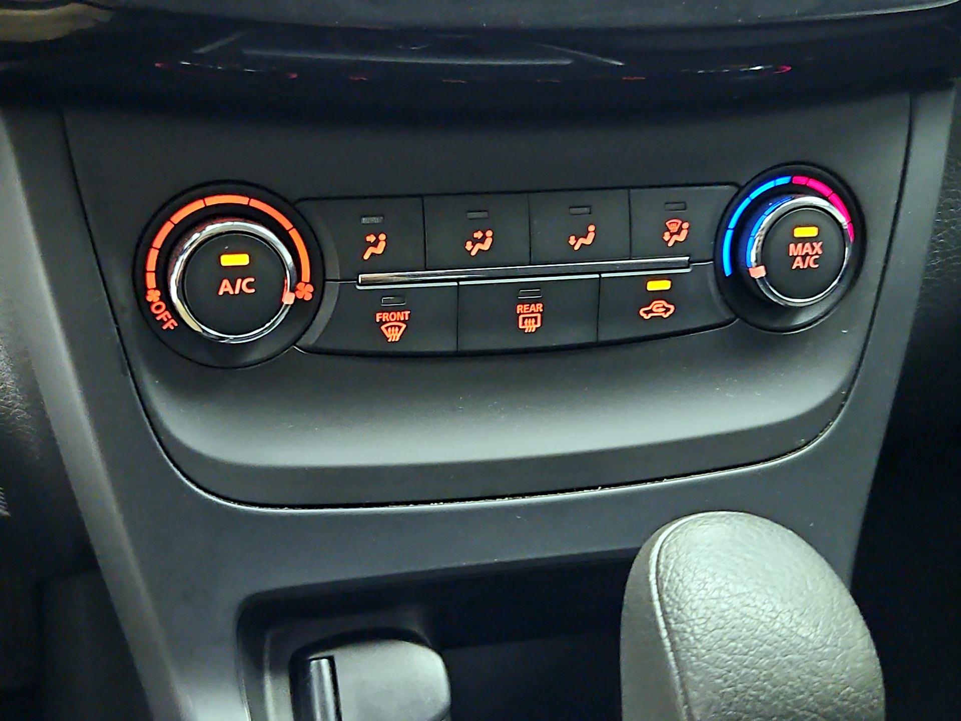 Thumbnail: 2019 Nissan Sentra - 16