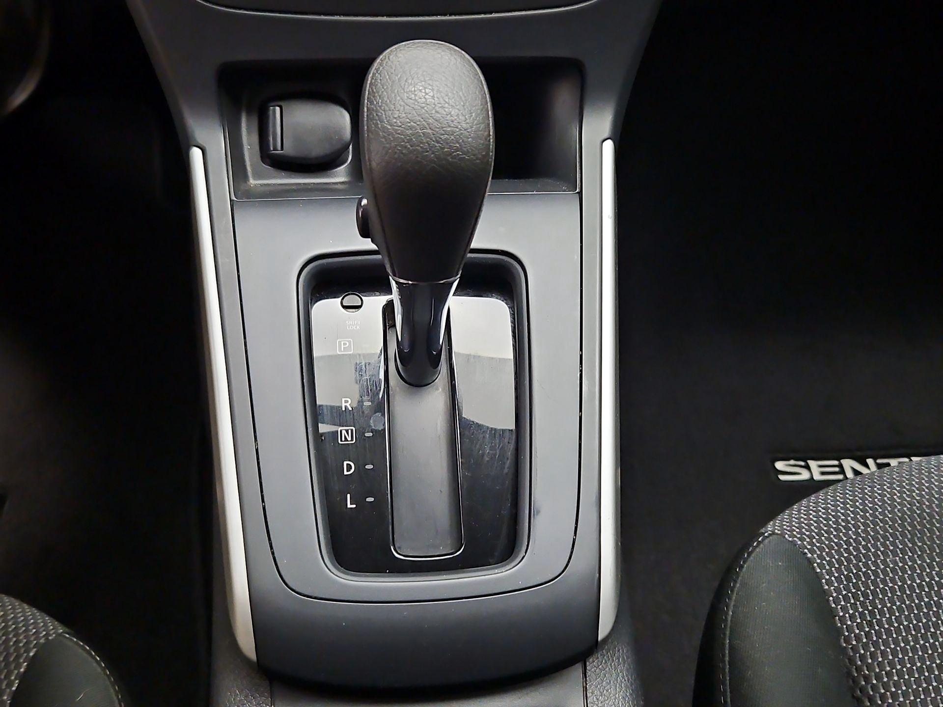Thumbnail: 2019 Nissan Sentra - 17