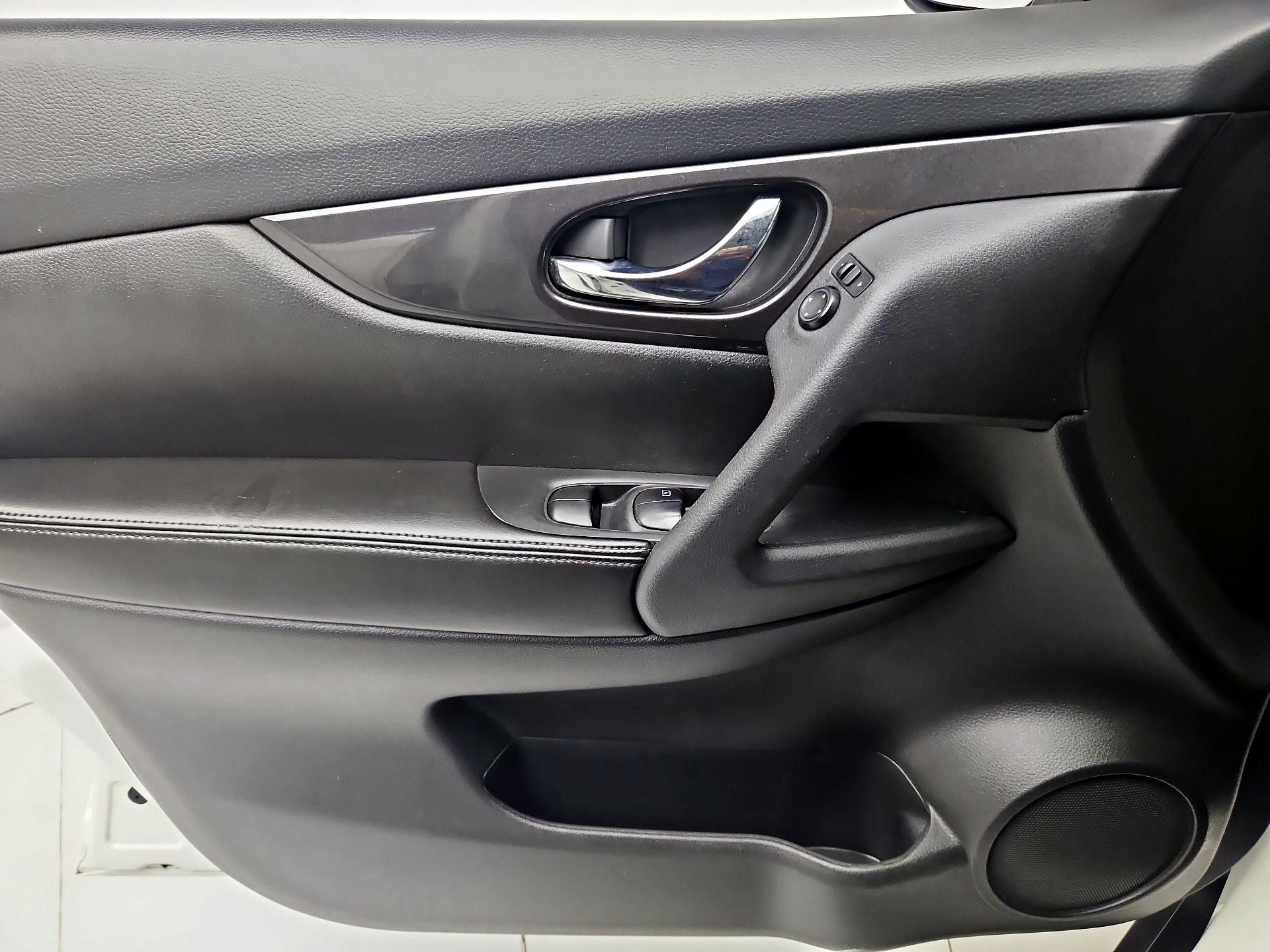 Thumbnail: 2018 Nissan Rogue - 12
