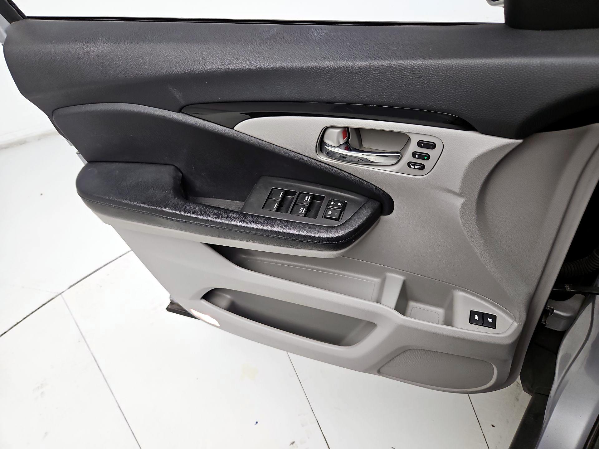 Thumbnail: 2018 Honda Pilot - 12