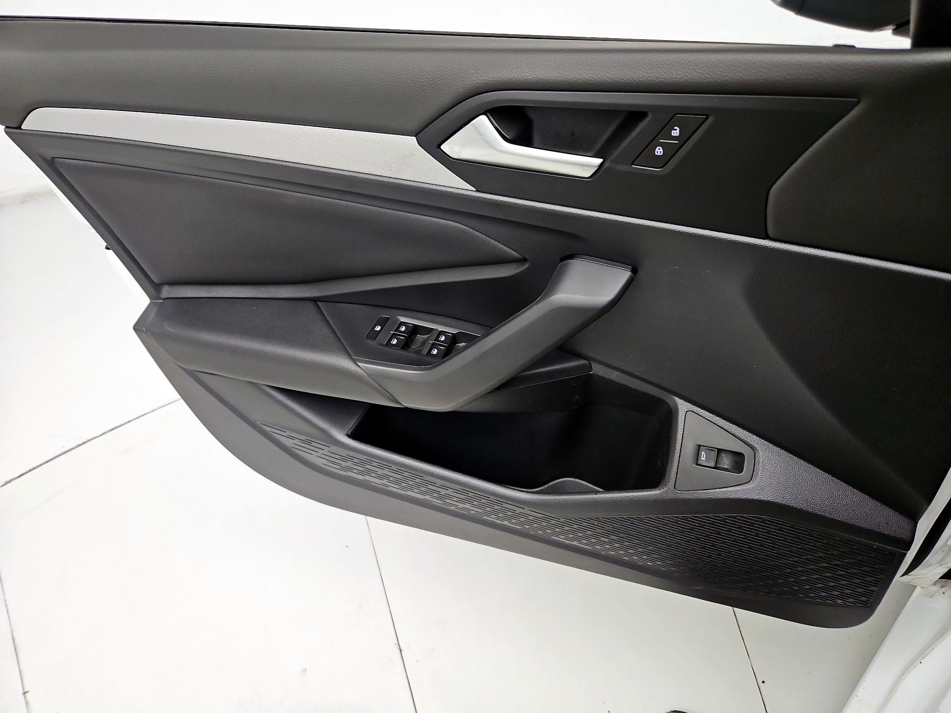 Thumbnail: 2019 Volkswagen Jetta - 12