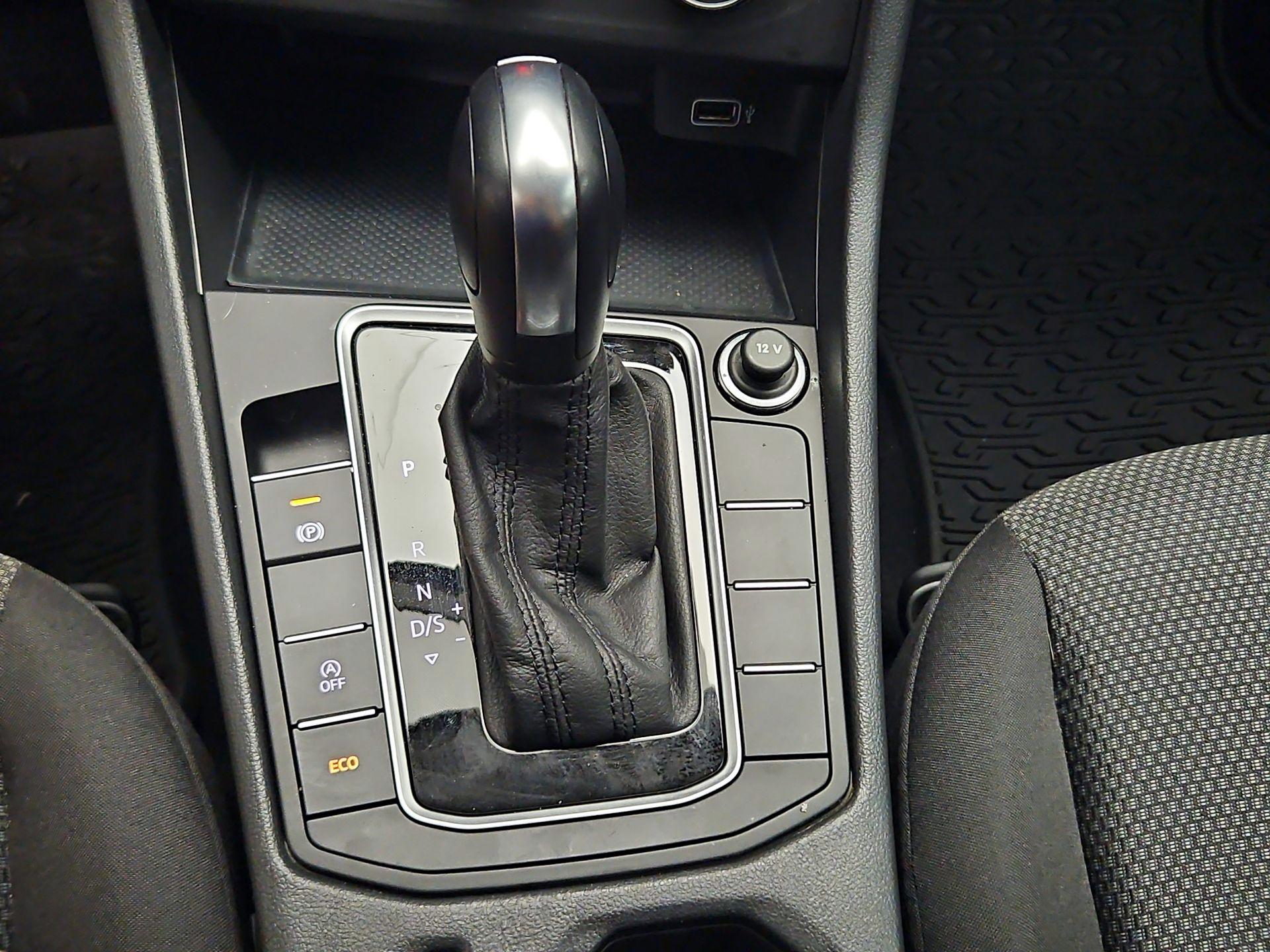 Thumbnail: 2019 Volkswagen Jetta - 17