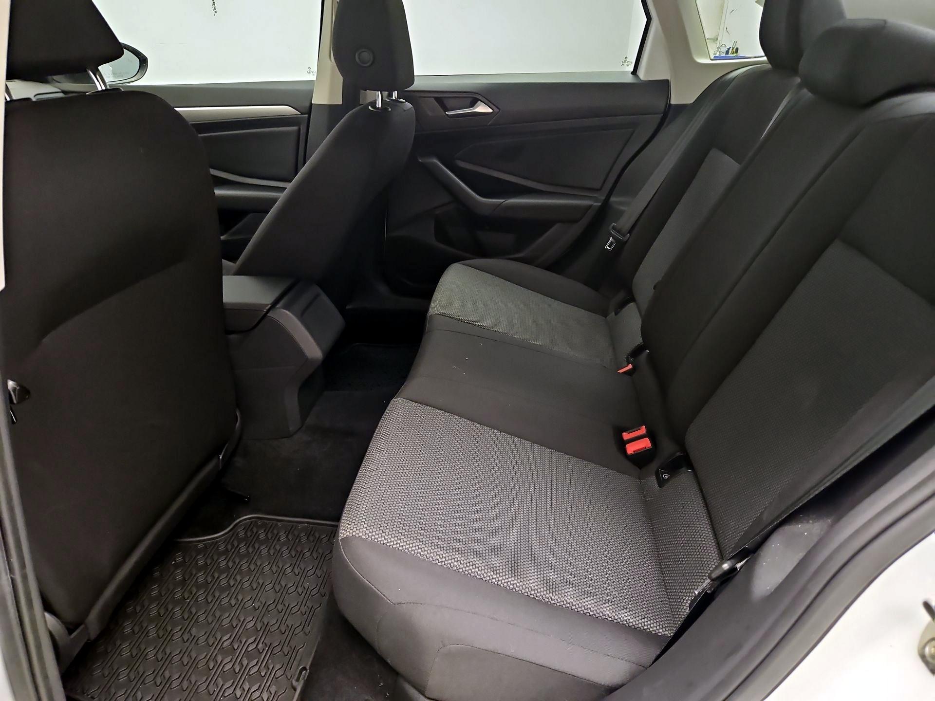 Thumbnail: 2019 Volkswagen Jetta - 18