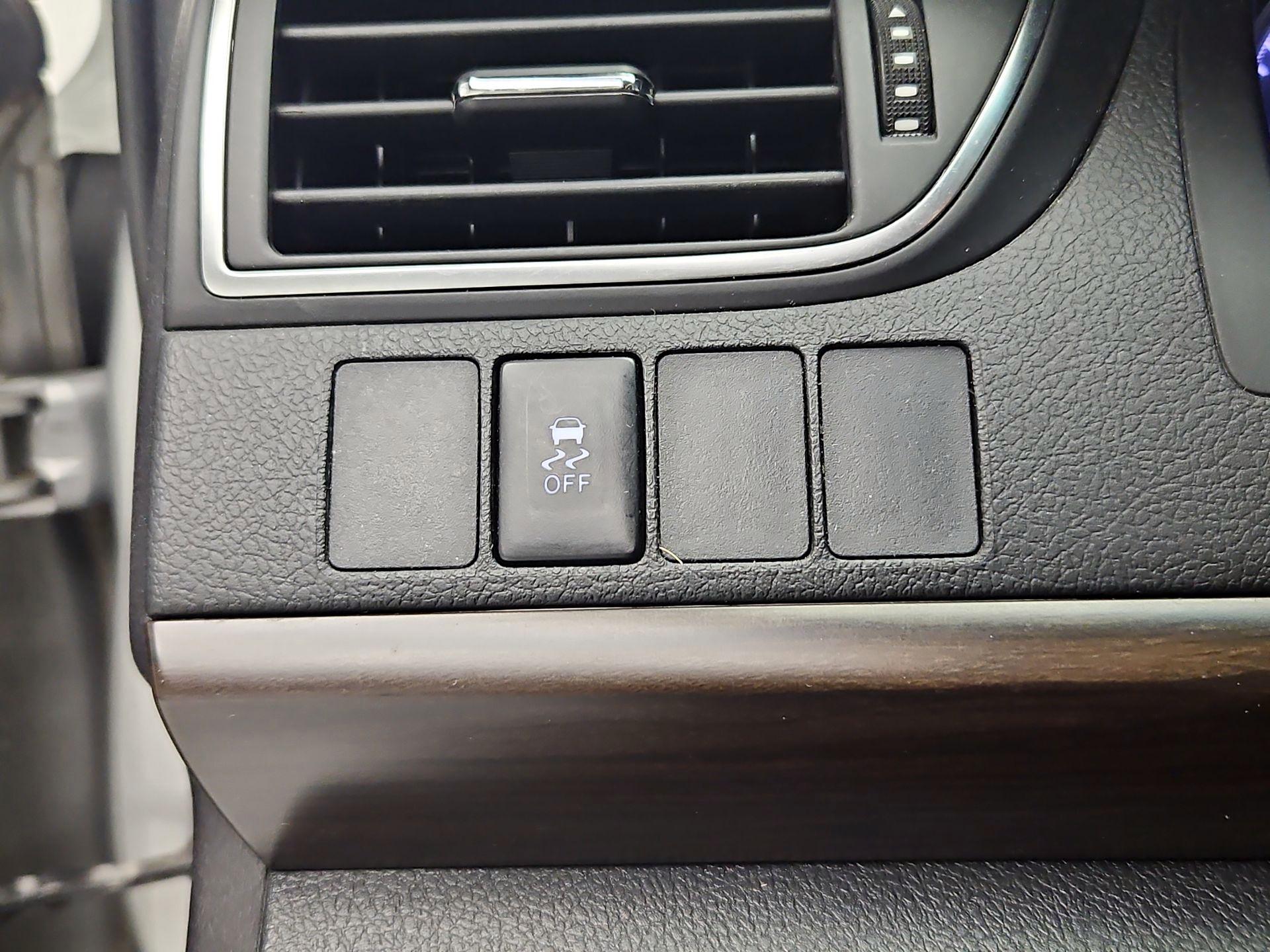 Thumbnail: 2016 Toyota Camry - 13