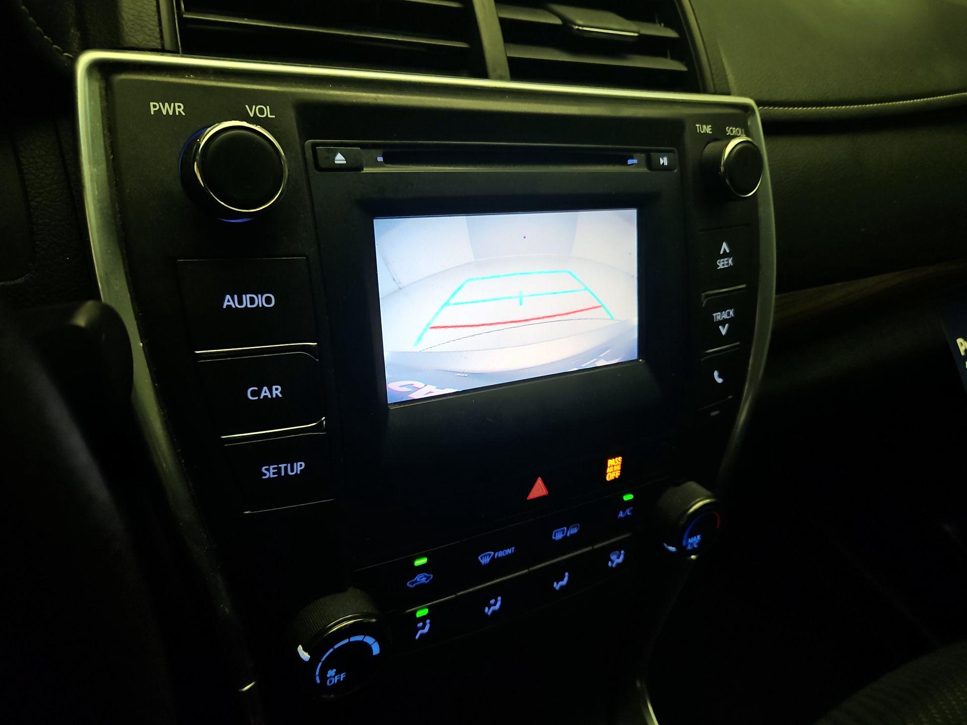 Thumbnail: 2016 Toyota Camry - 14