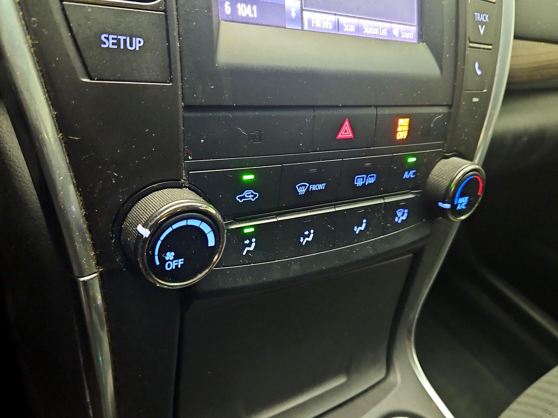 Thumbnail: 2016 Toyota Camry - 16