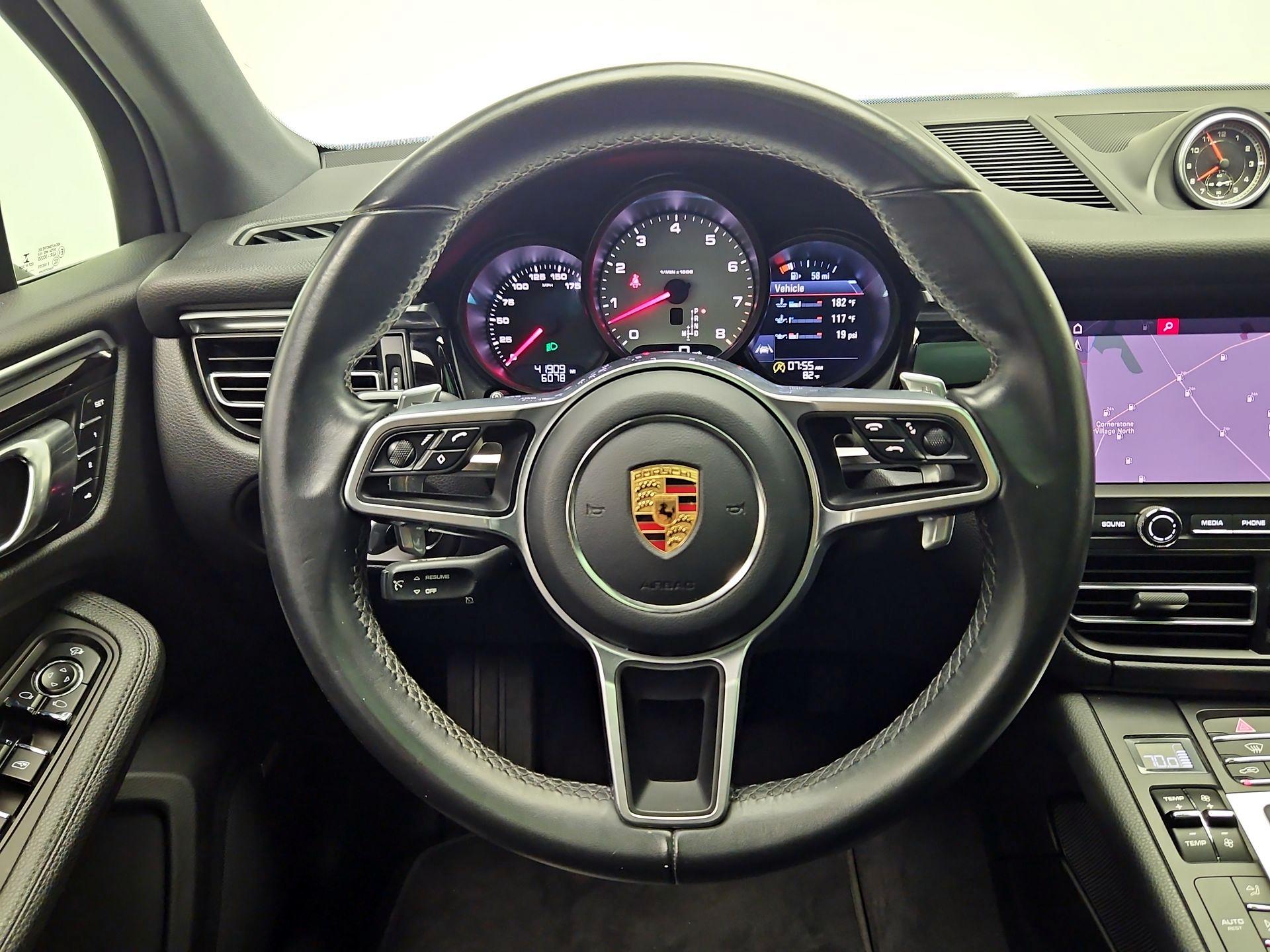 Thumbnail: 2020 Porsche Macan - 10