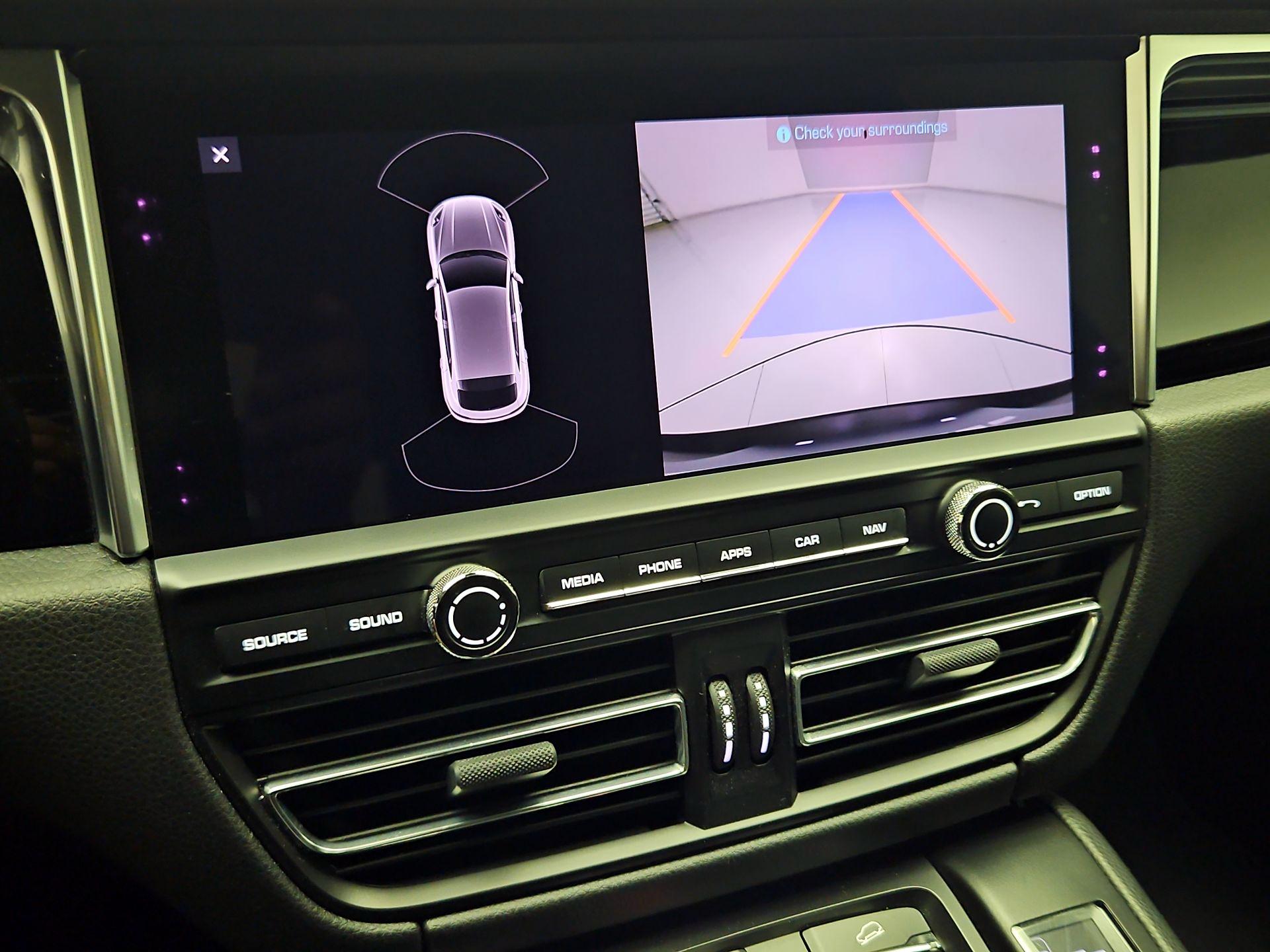 Thumbnail: 2020 Porsche Macan - 15