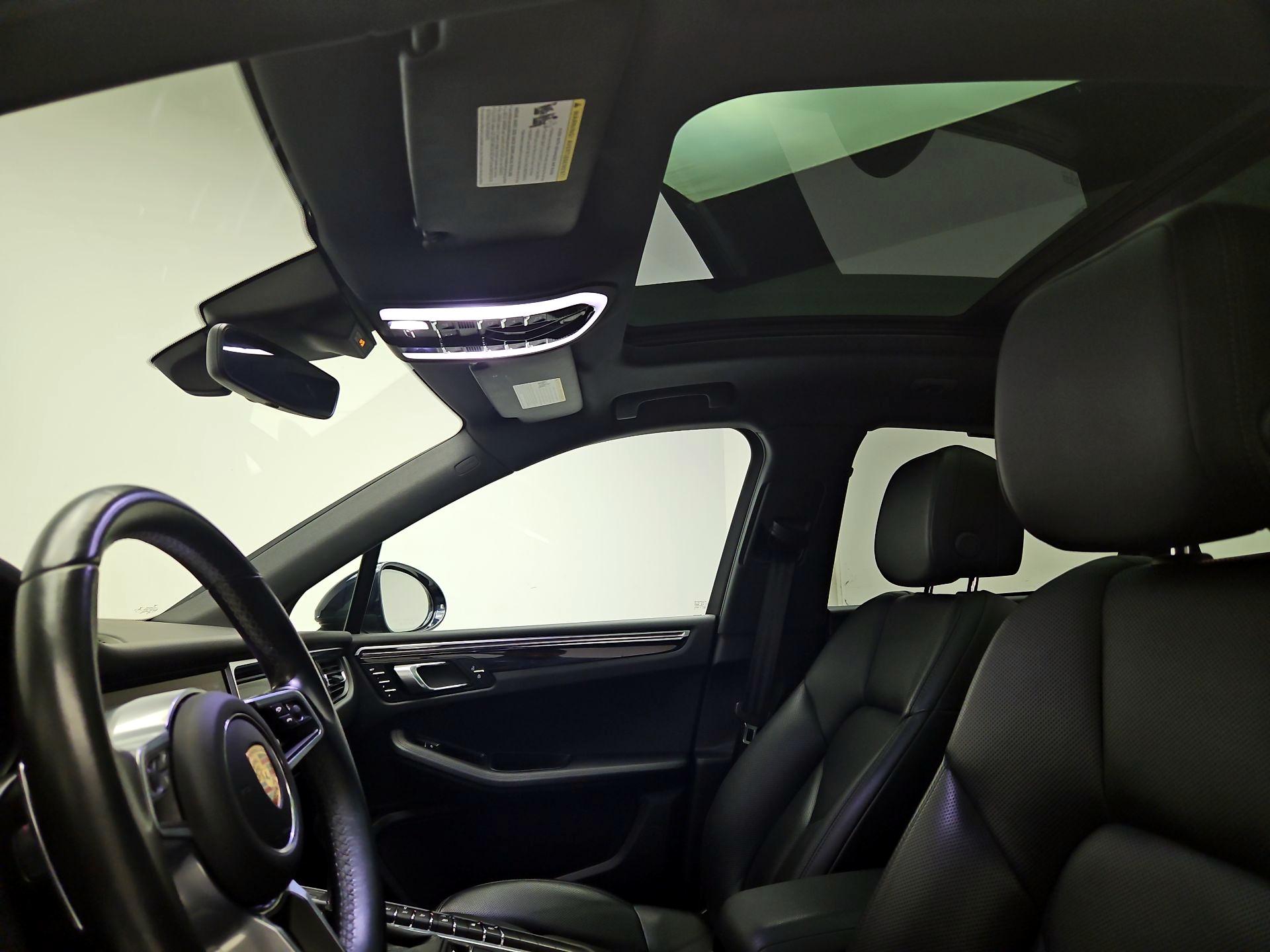 Thumbnail: 2020 Porsche Macan - 20