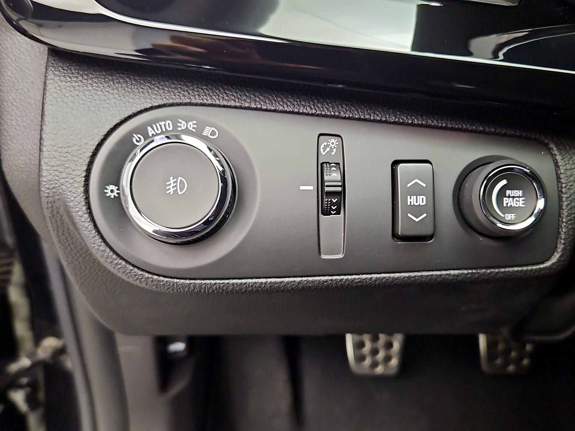 Thumbnail: 2015 Chevrolet  - 13
