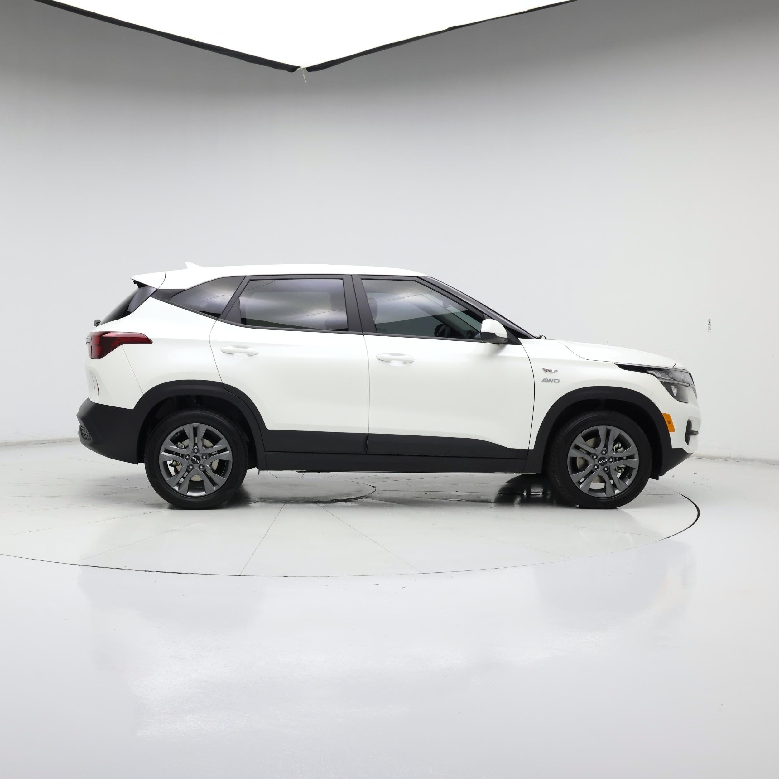 Thumbnail: 2023 Kia Seltos - 7