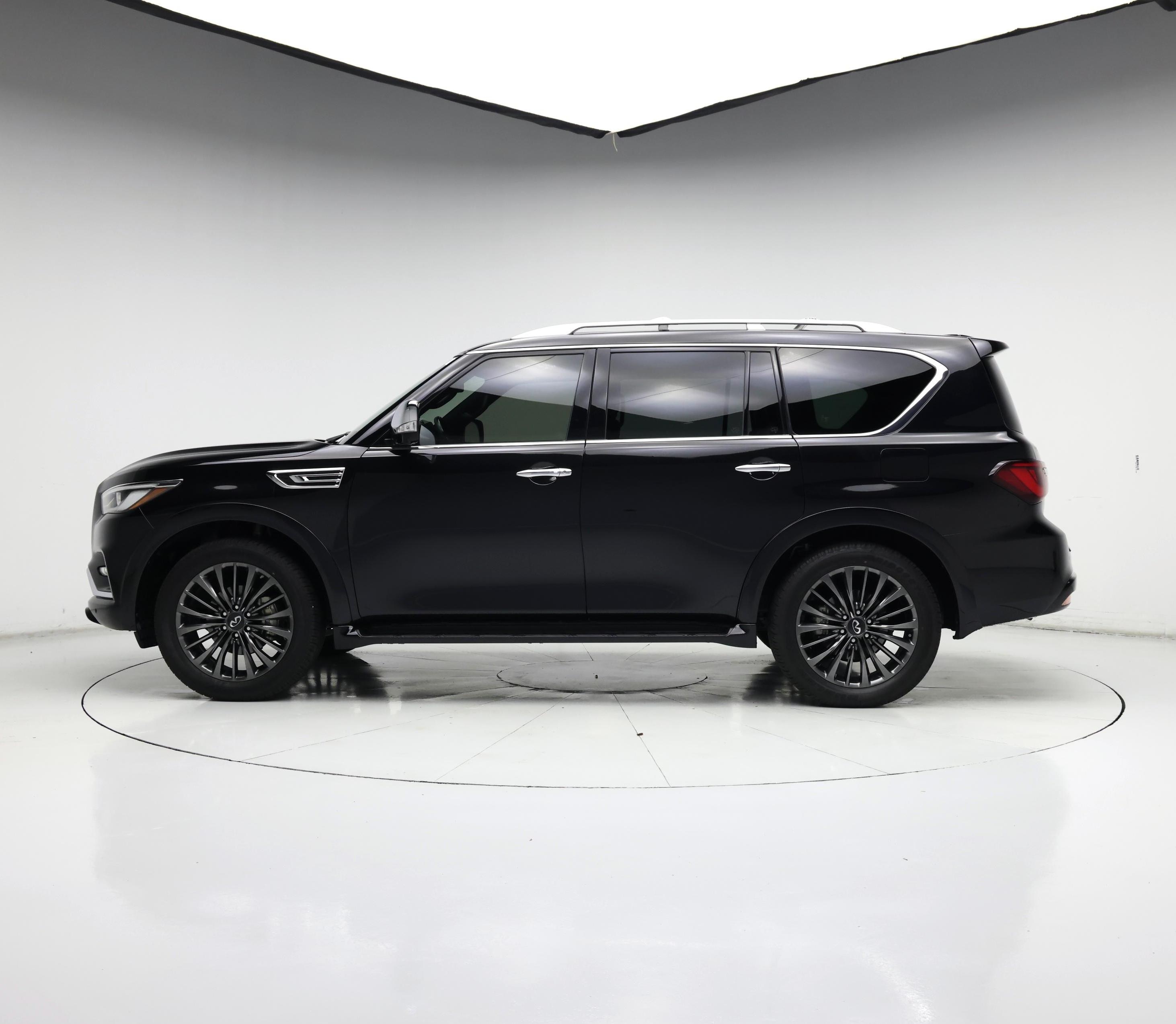 Thumbnail: 2022 INFINITI QX80 - 3
