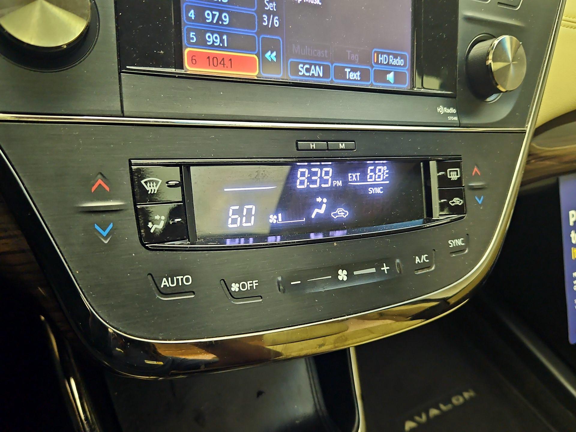 Thumbnail: 2014 Toyota Avalon - 16