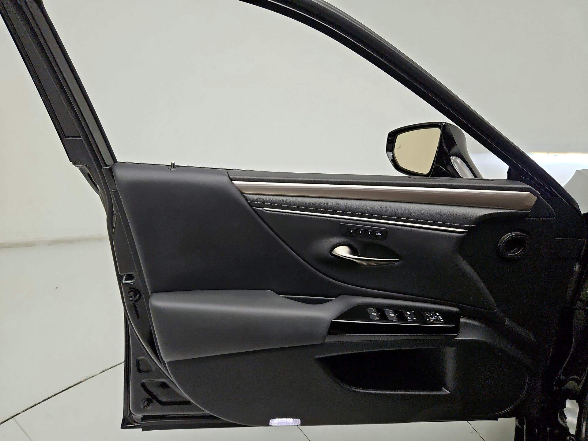 Thumbnail: 2024 Lexus ES - 12