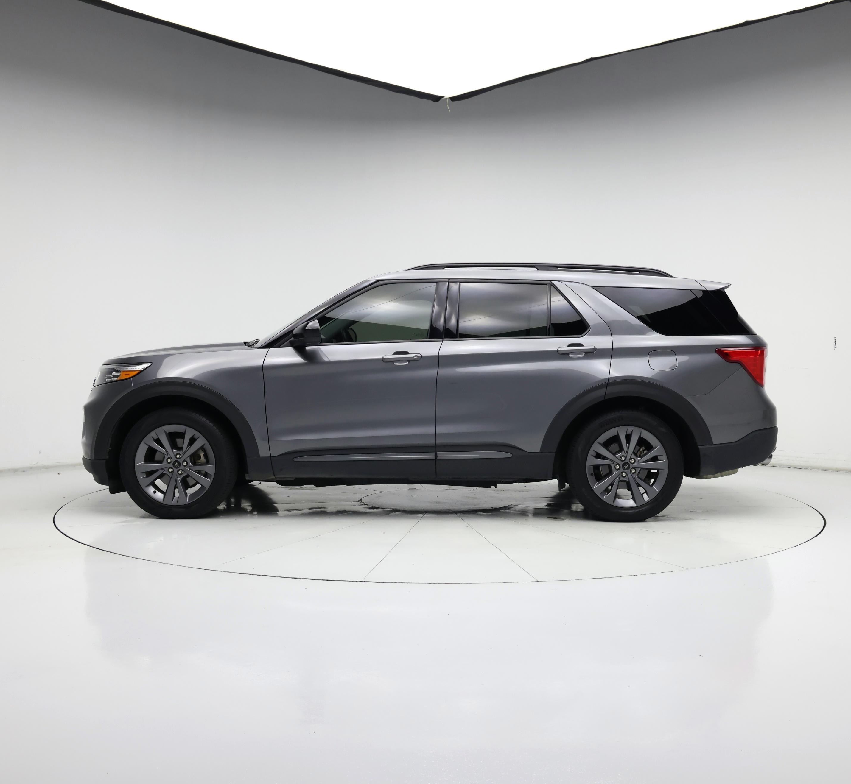 Thumbnail: 2022 Ford Explorer - 3