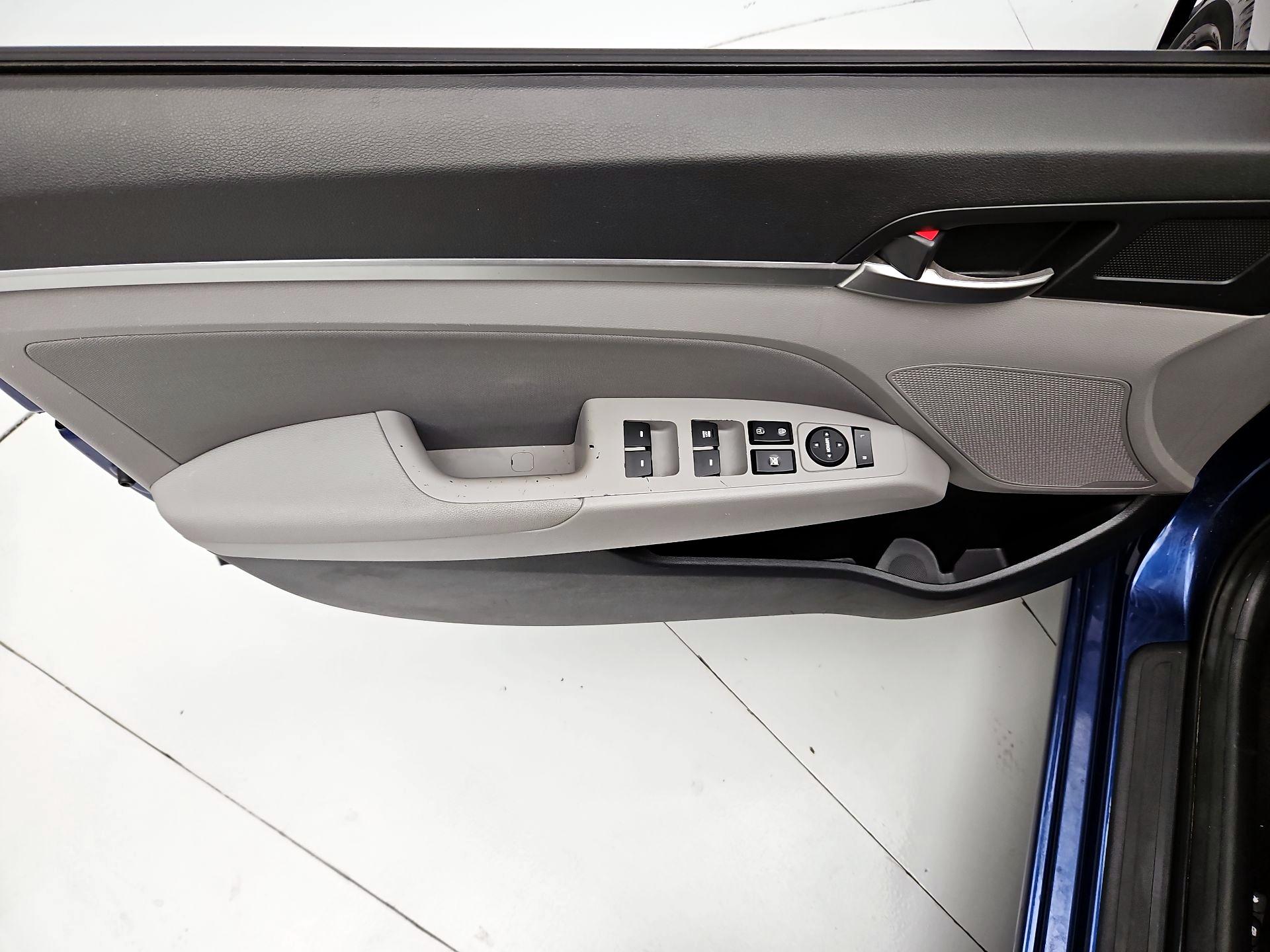 Thumbnail: 2019 Hyundai Elantra - 12