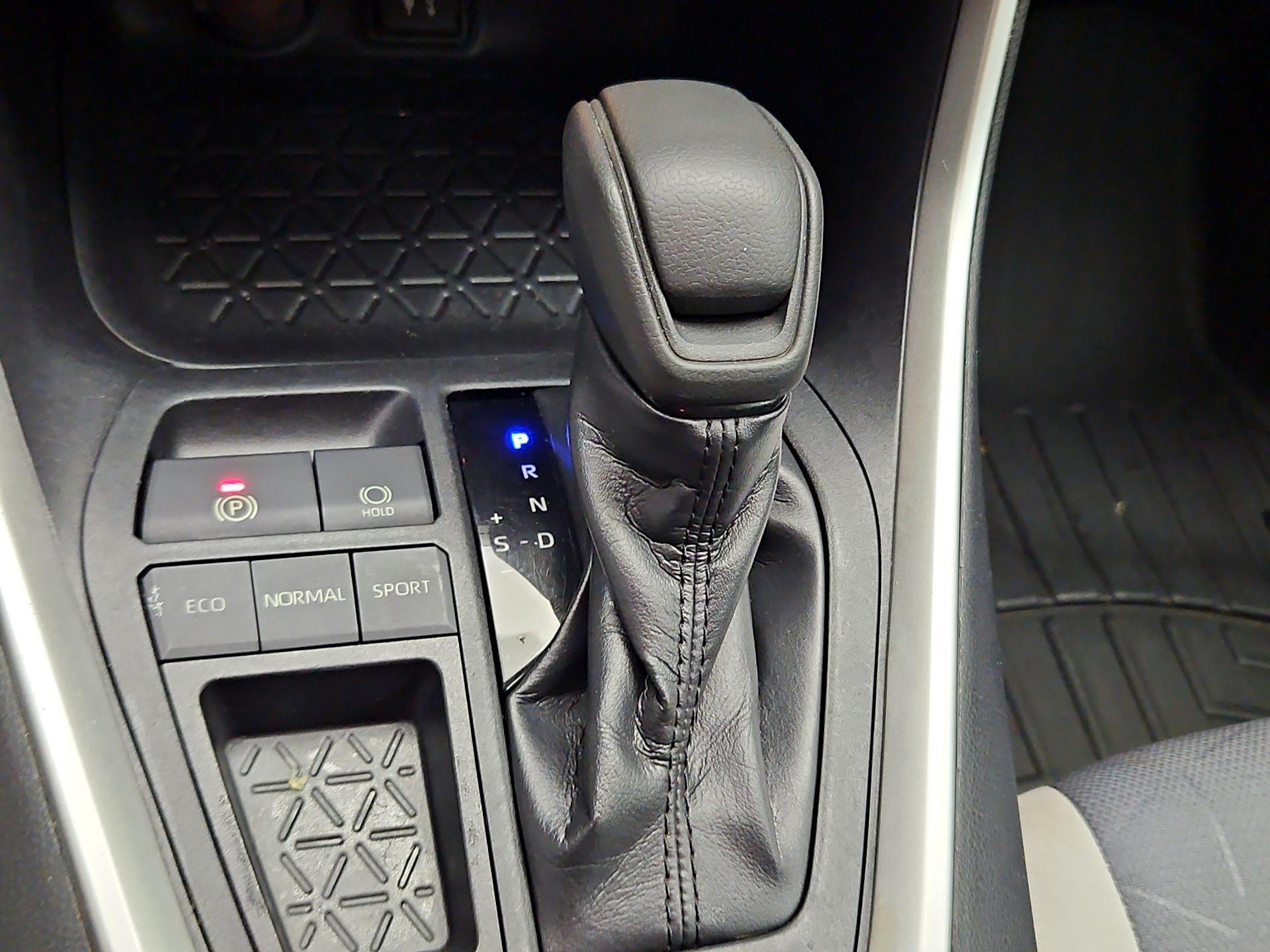 Thumbnail: 2019 Toyota RAV4 - 18