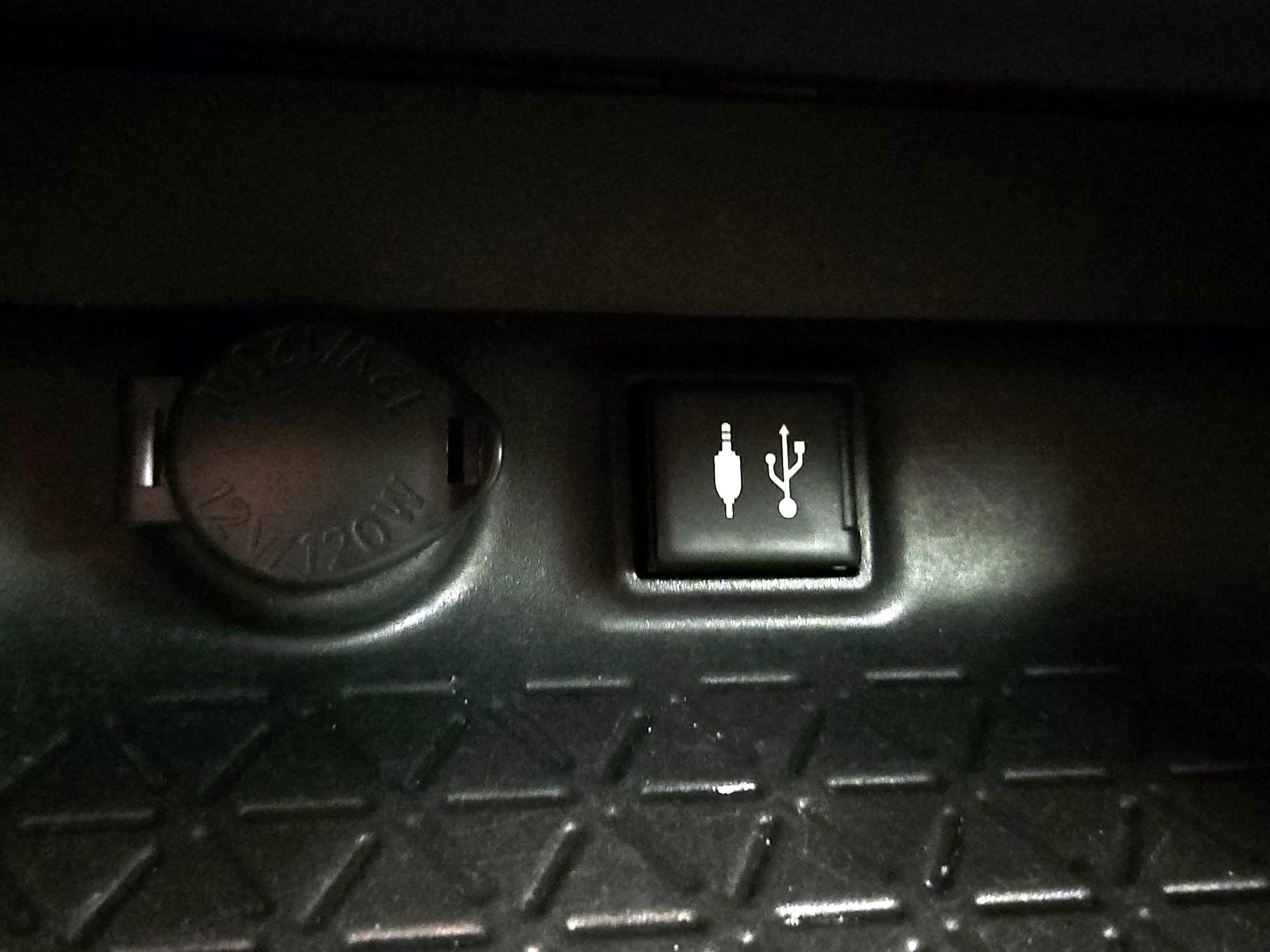 Thumbnail: 2019 Toyota RAV4 - 19