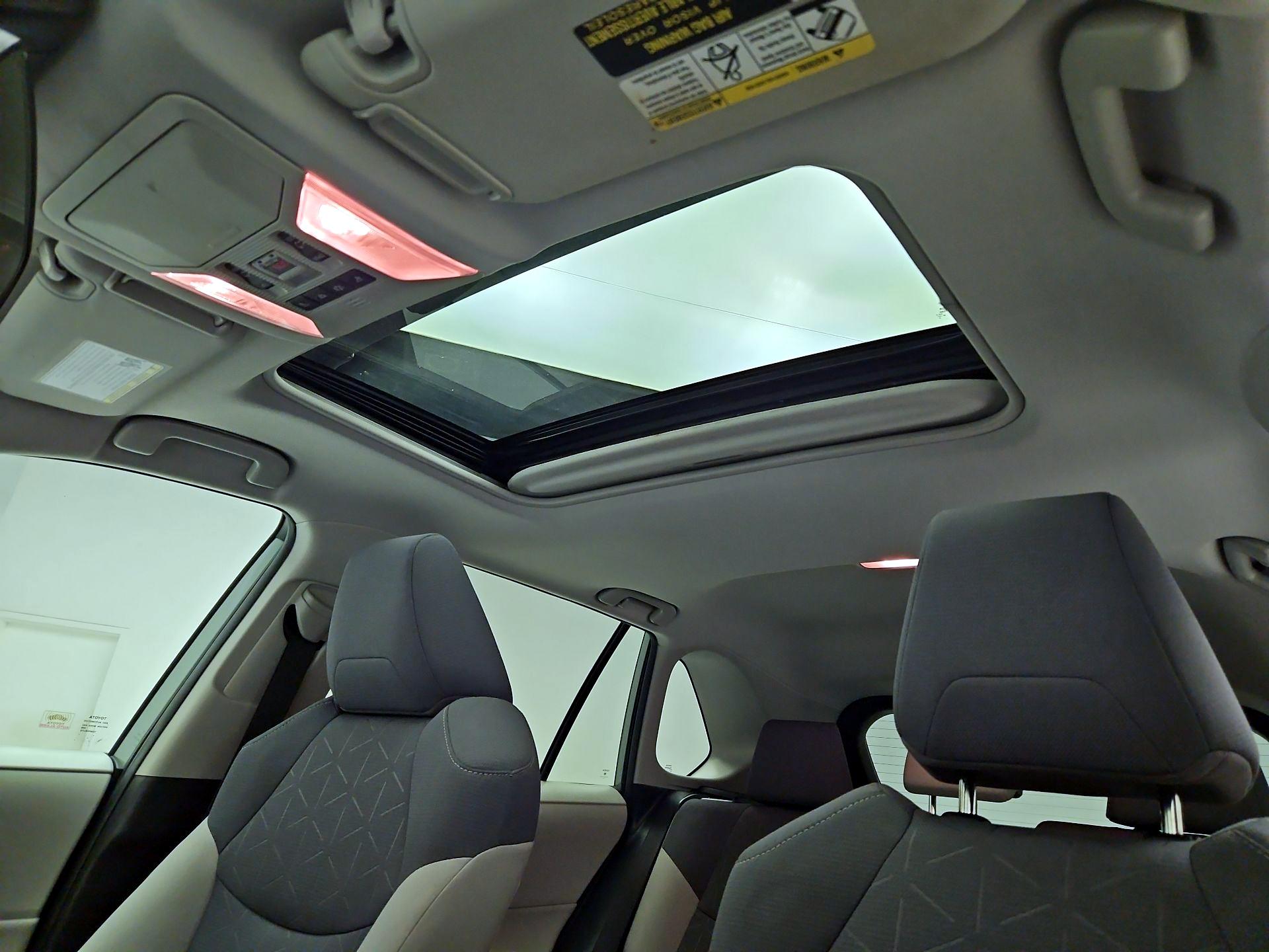 Thumbnail: 2019 Toyota RAV4 - 20