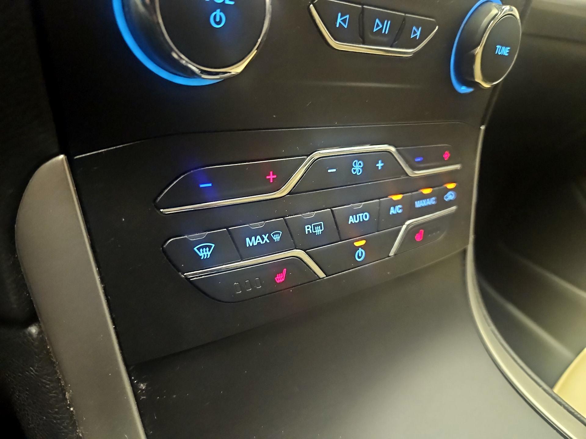 Thumbnail: 2019 Ford Edge - 16