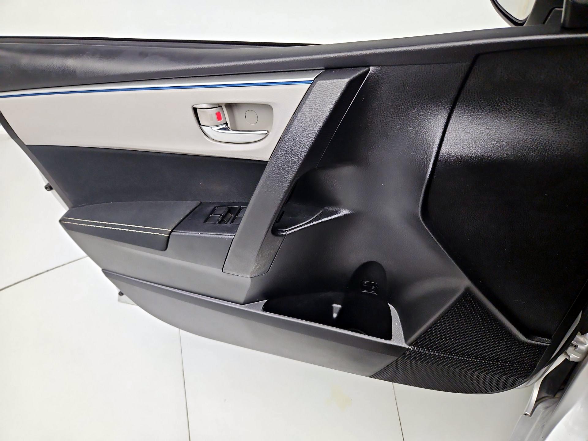 Thumbnail: 2015 Toyota Corolla - 12