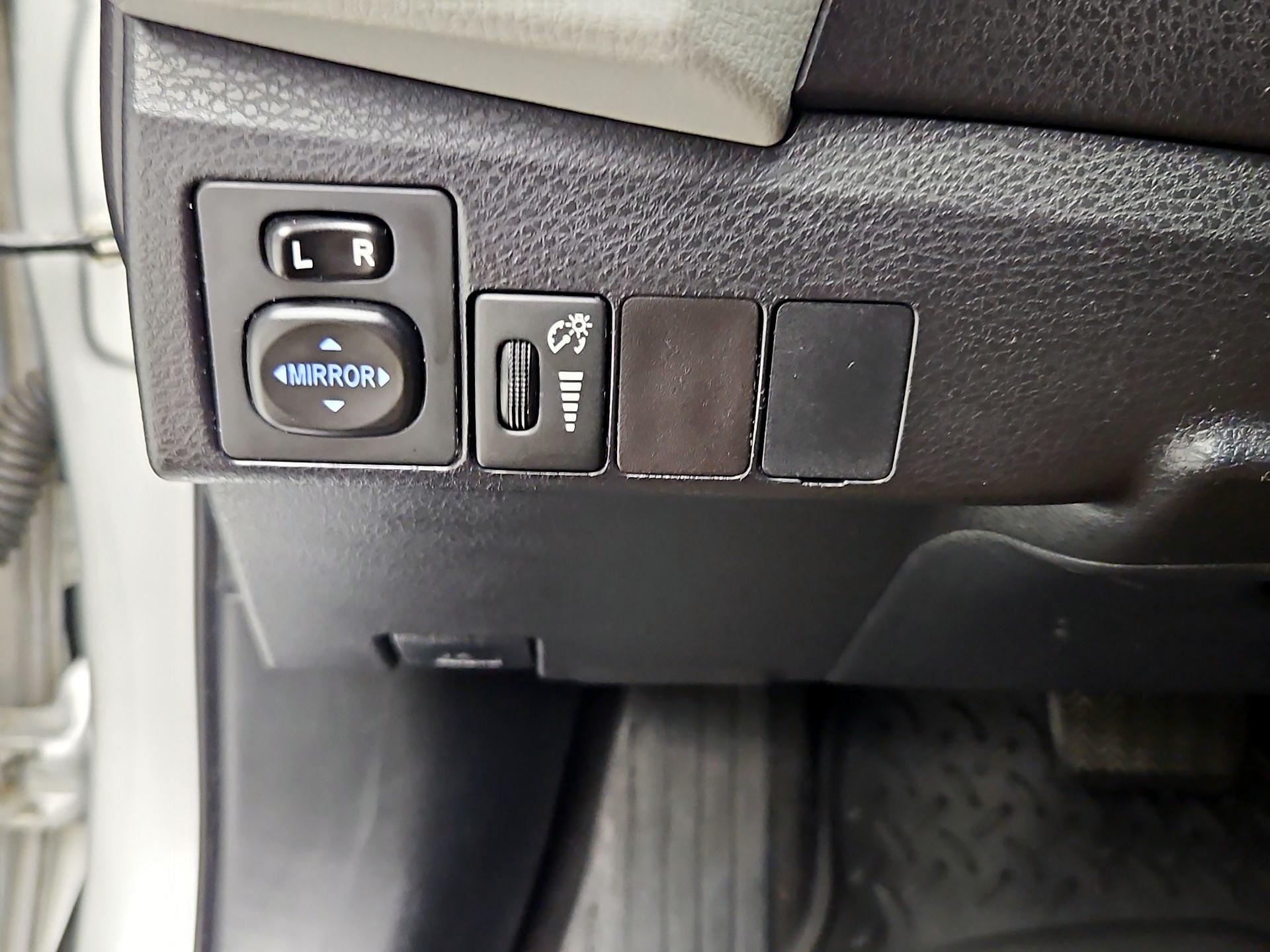 Thumbnail: 2015 Toyota Corolla - 13
