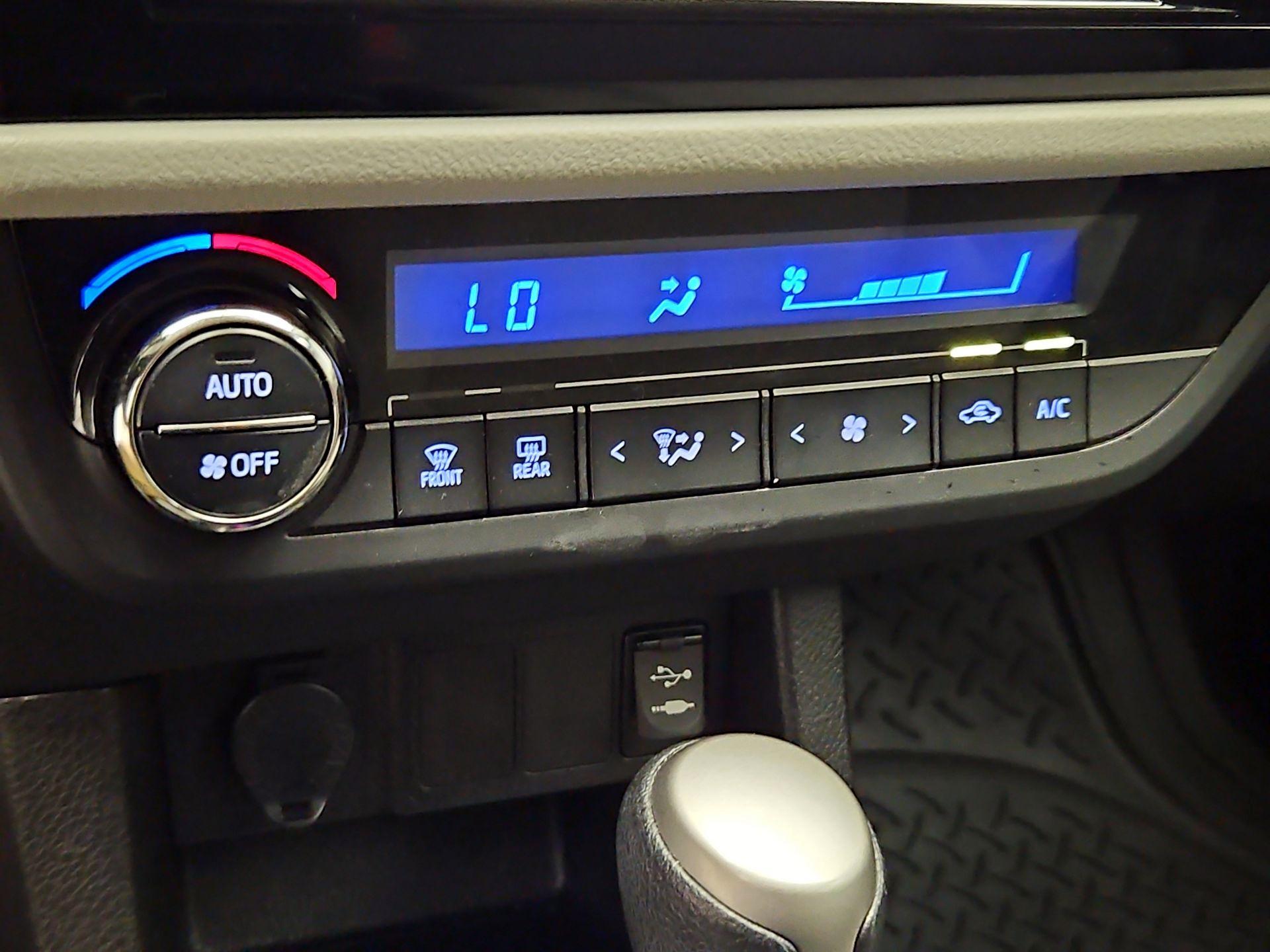 Thumbnail: 2015 Toyota Corolla - 16