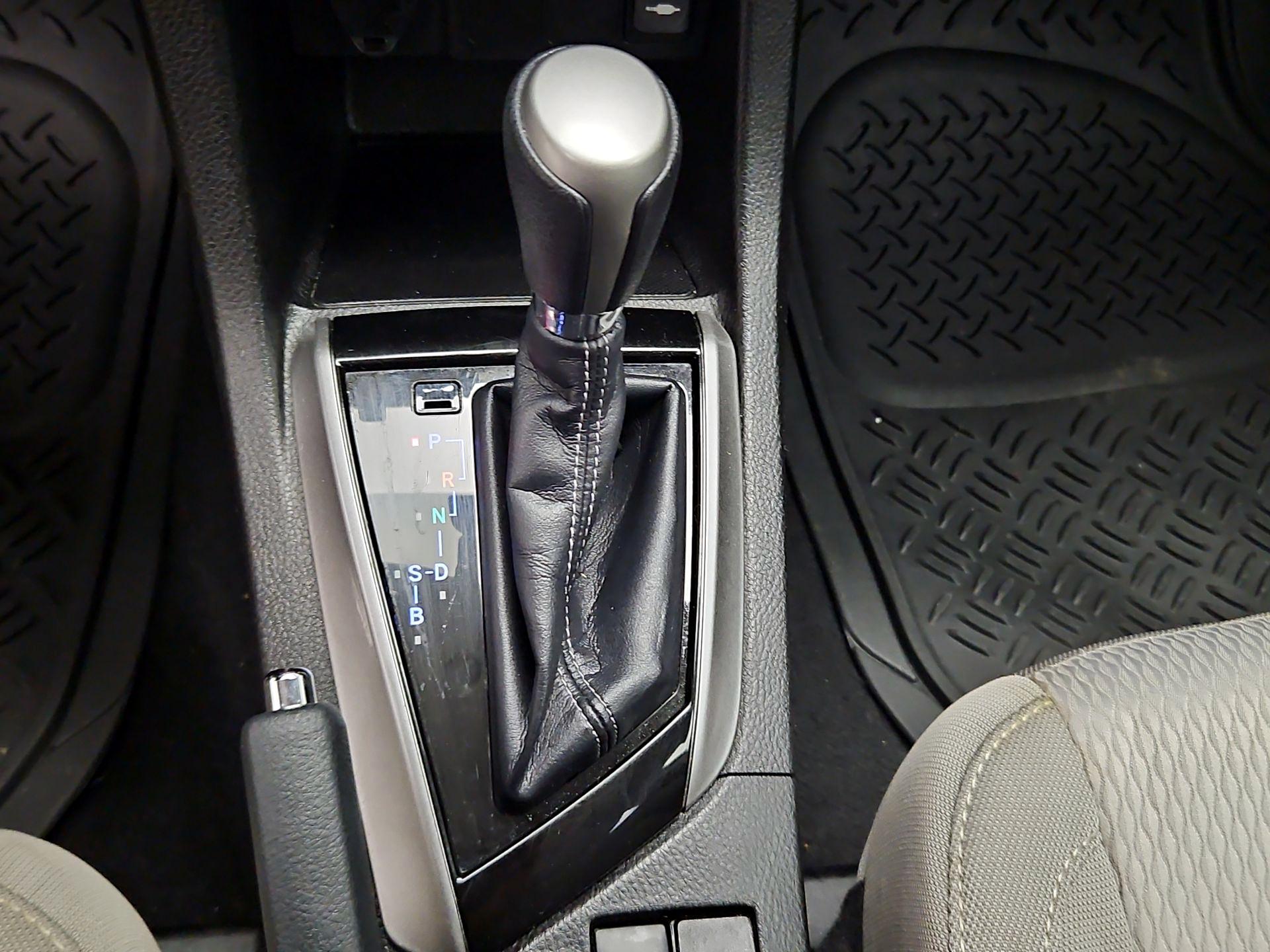 Thumbnail: 2015 Toyota Corolla - 17