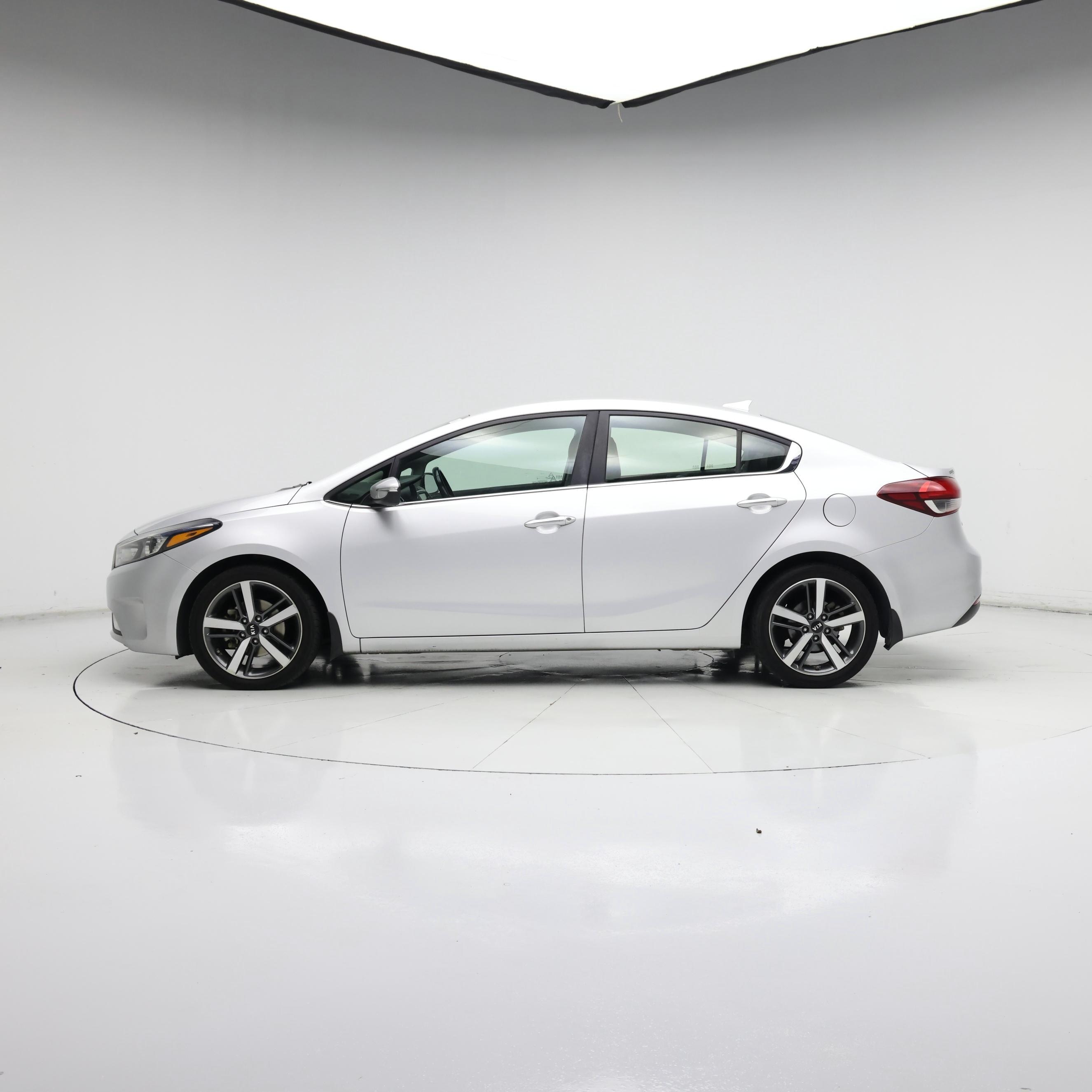 Thumbnail: 2017 Kia Forte - 3