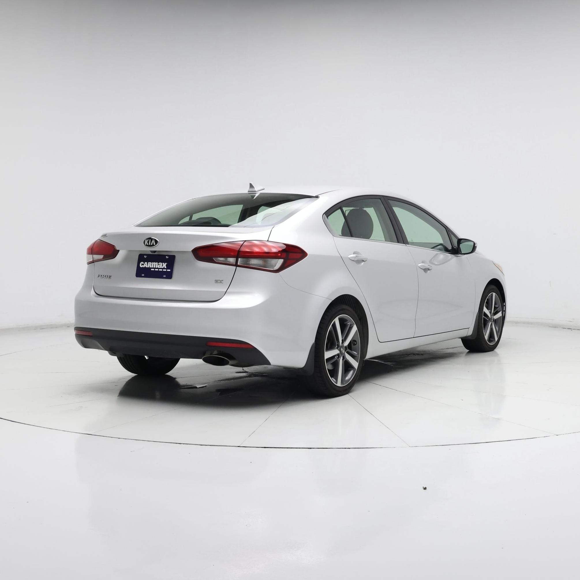 Thumbnail: 2017 Kia Forte - 8