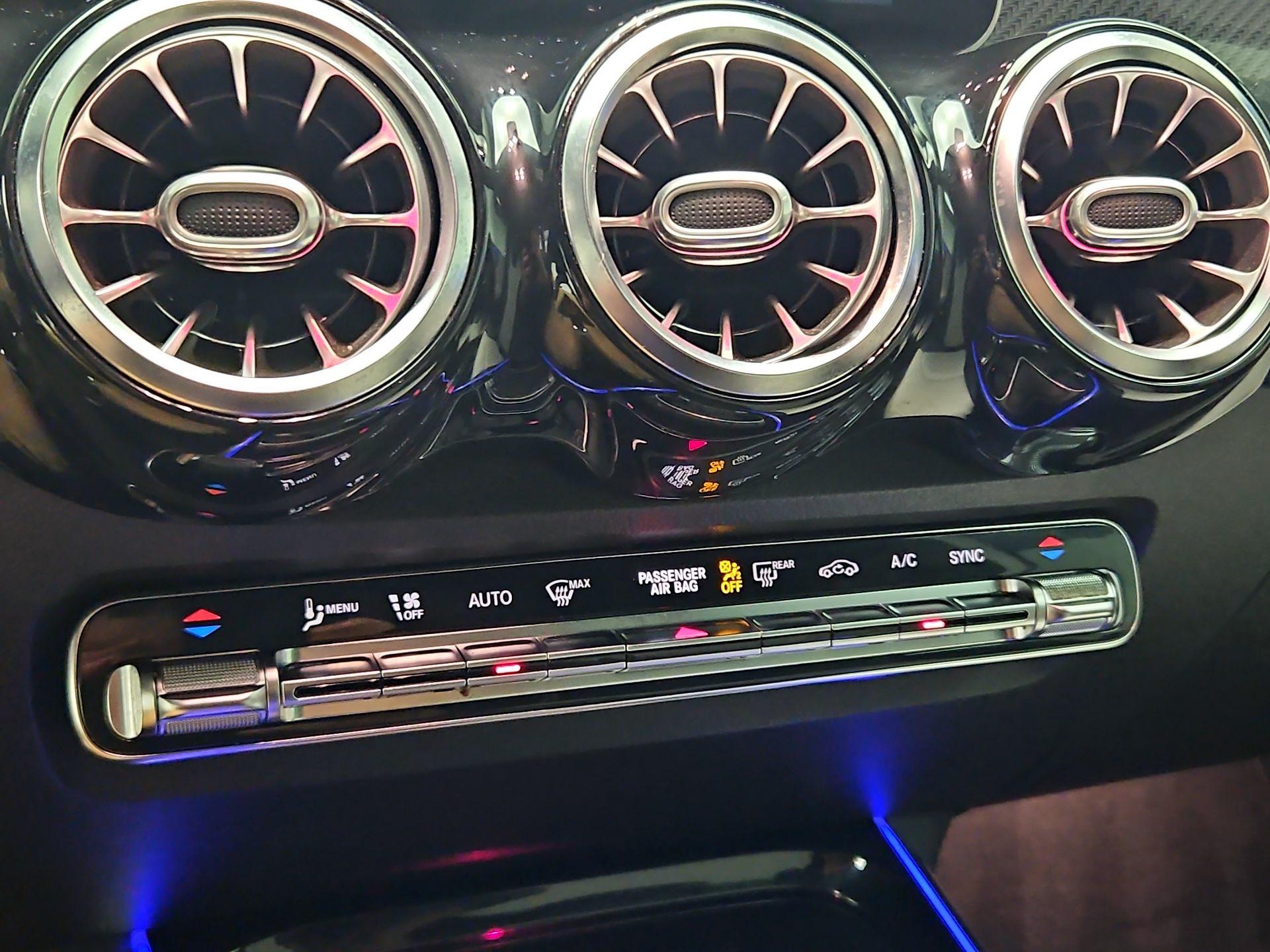 Thumbnail: 2020 Mercedes-Benz GLB - 16
