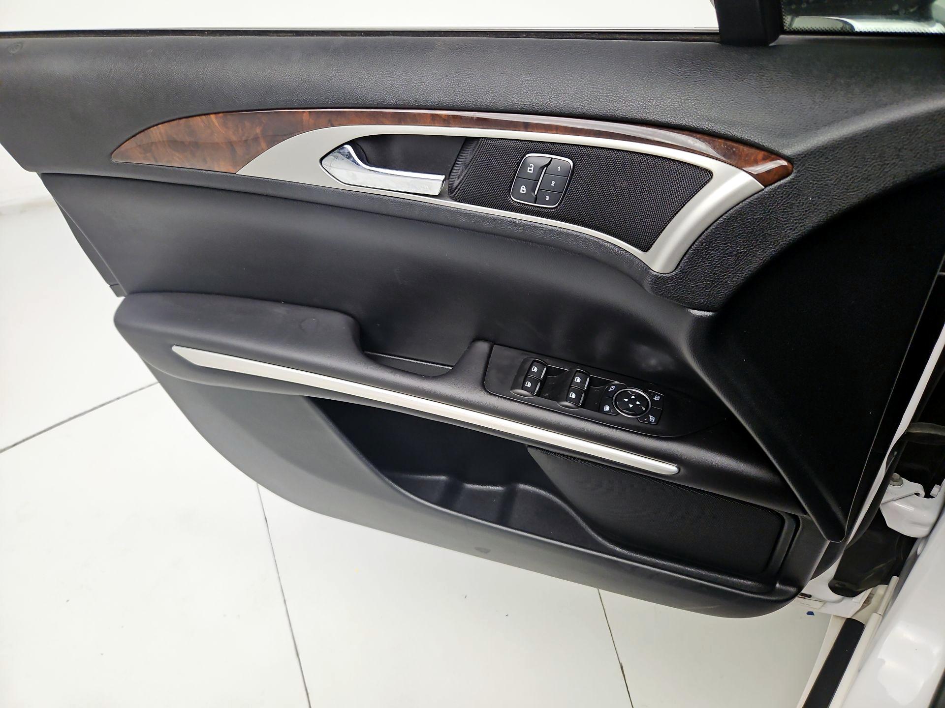 Thumbnail: 2016 Lincoln MKZ - 12