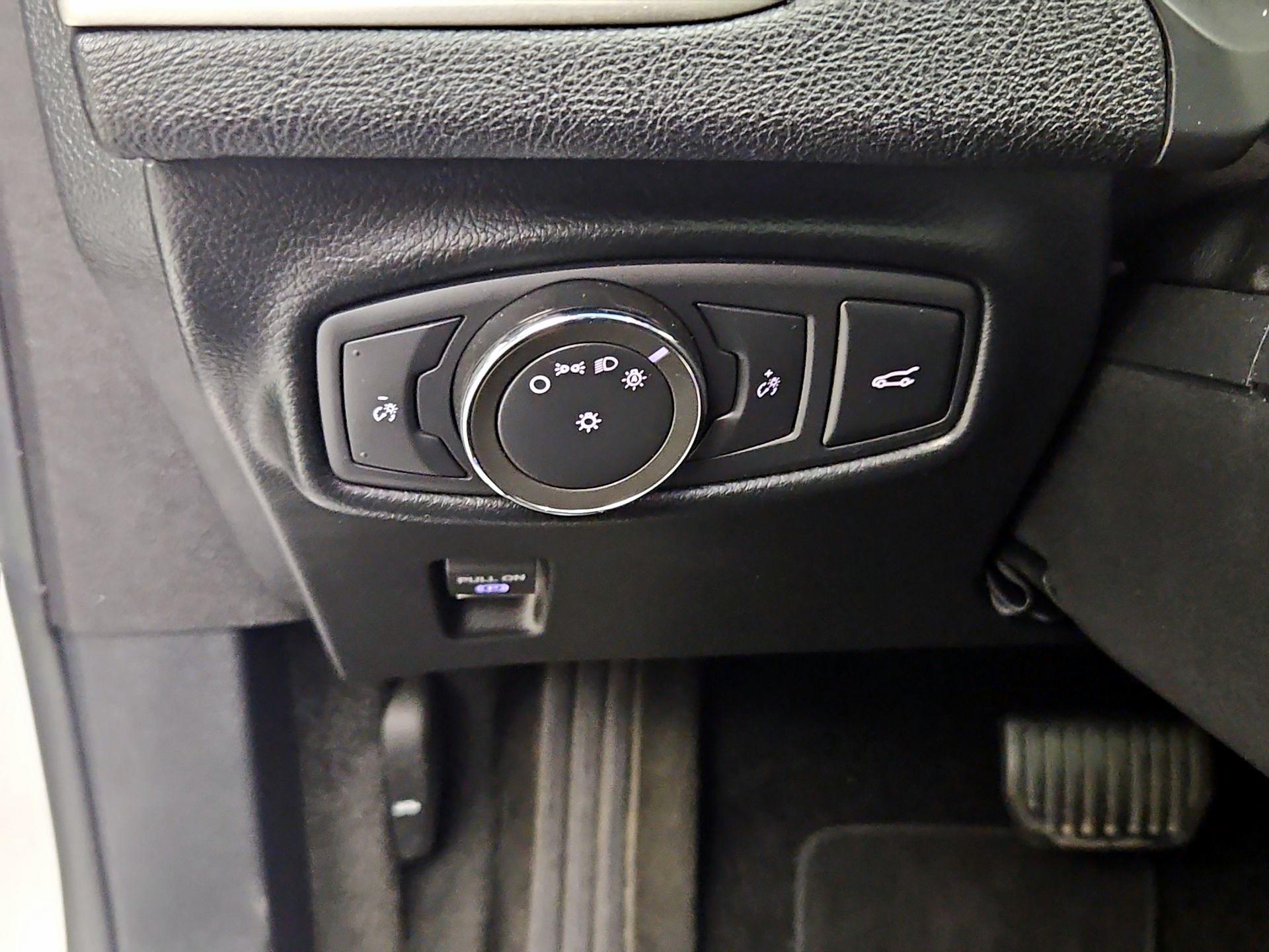Thumbnail: 2016 Lincoln MKZ - 13