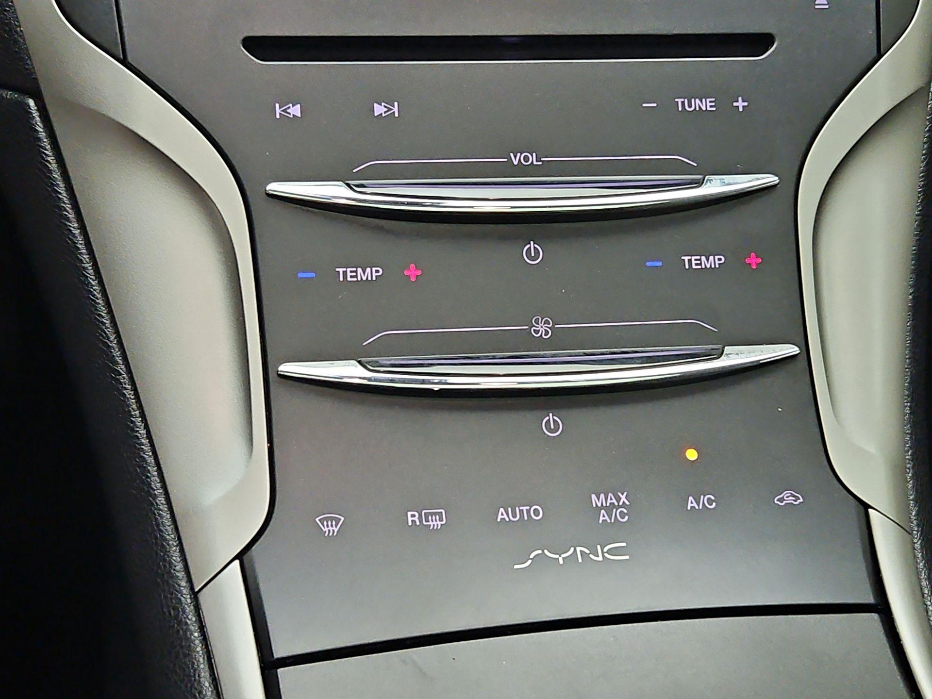 Thumbnail: 2016 Lincoln MKZ - 17