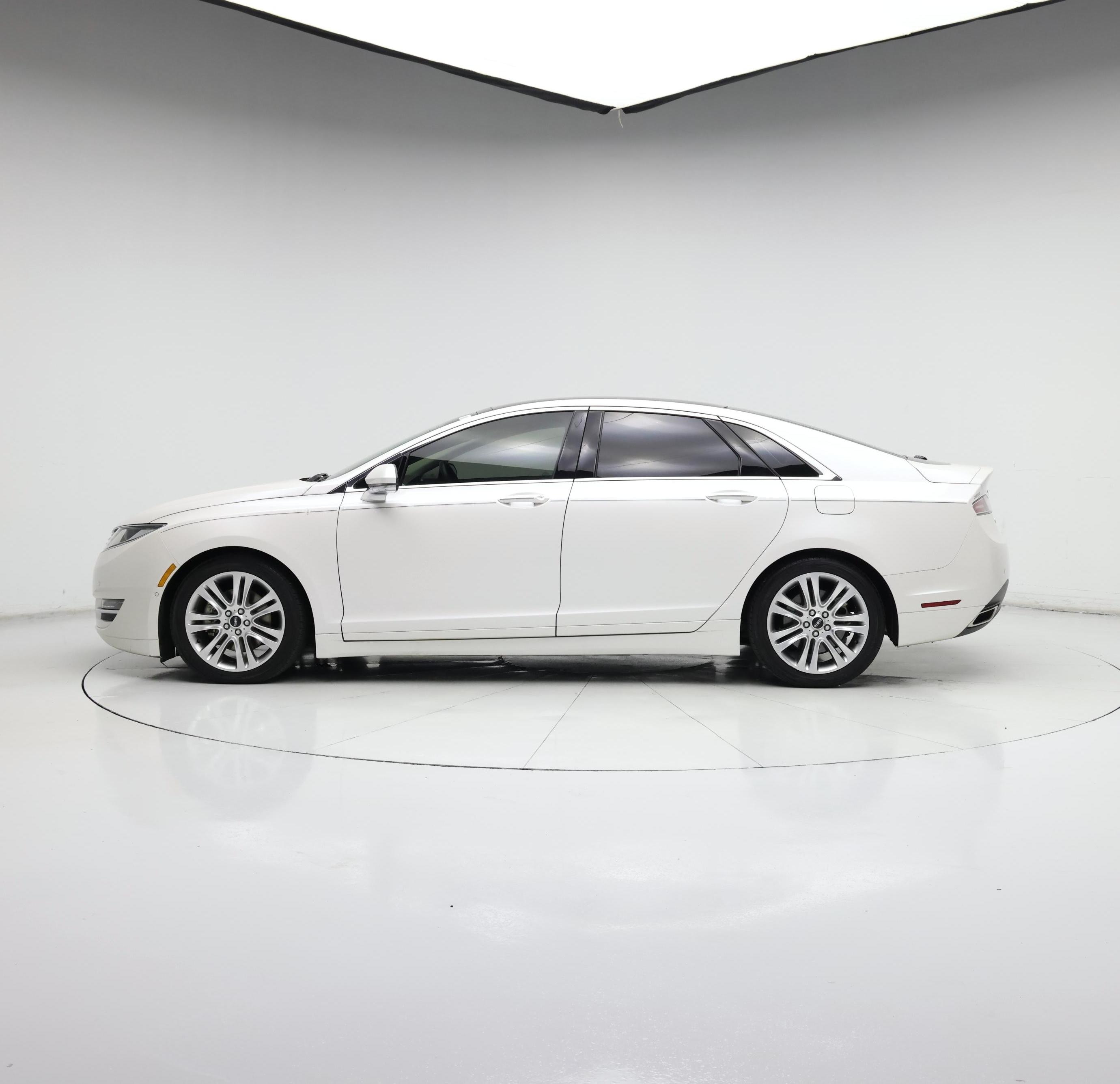 Thumbnail: 2016 Lincoln MKZ - 3