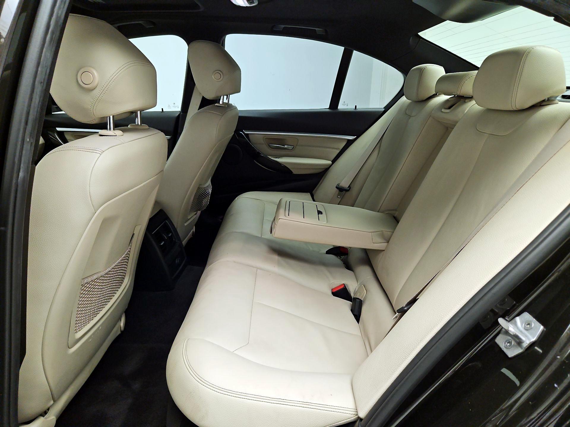 Thumbnail: 2016 BMW 3 Series - 17