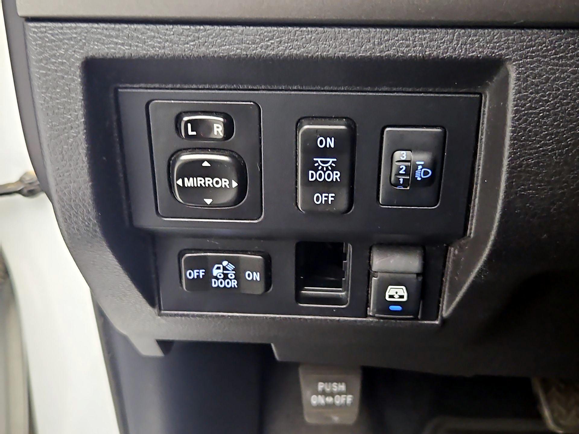 Thumbnail: 2015 Toyota Tundra - 13