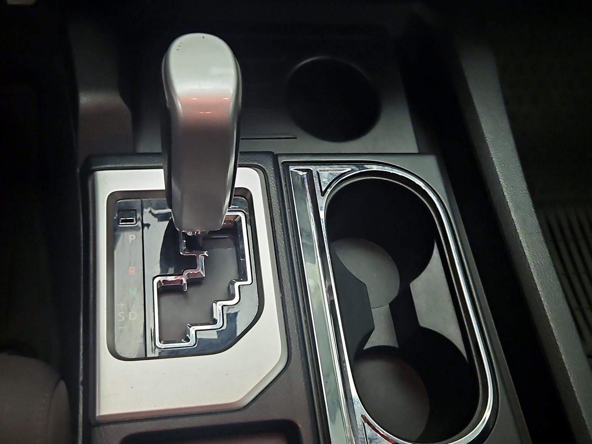 Thumbnail: 2015 Toyota Tundra - 17